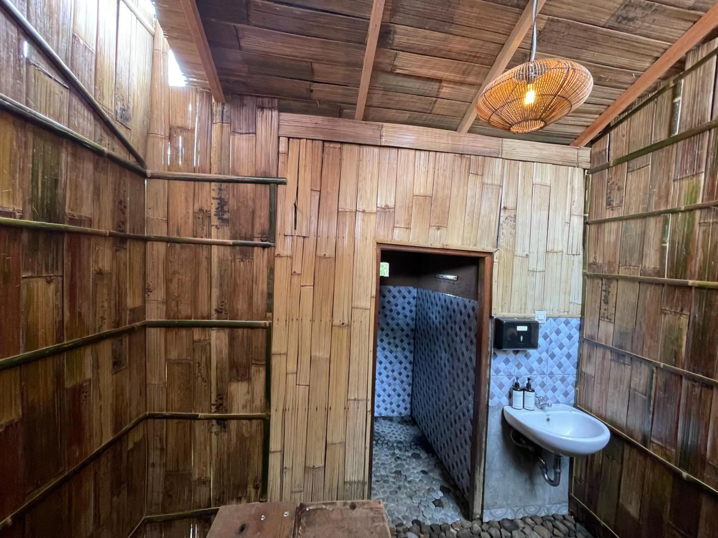 Bathroom in Taman Asta Gangga by ecommerceloka