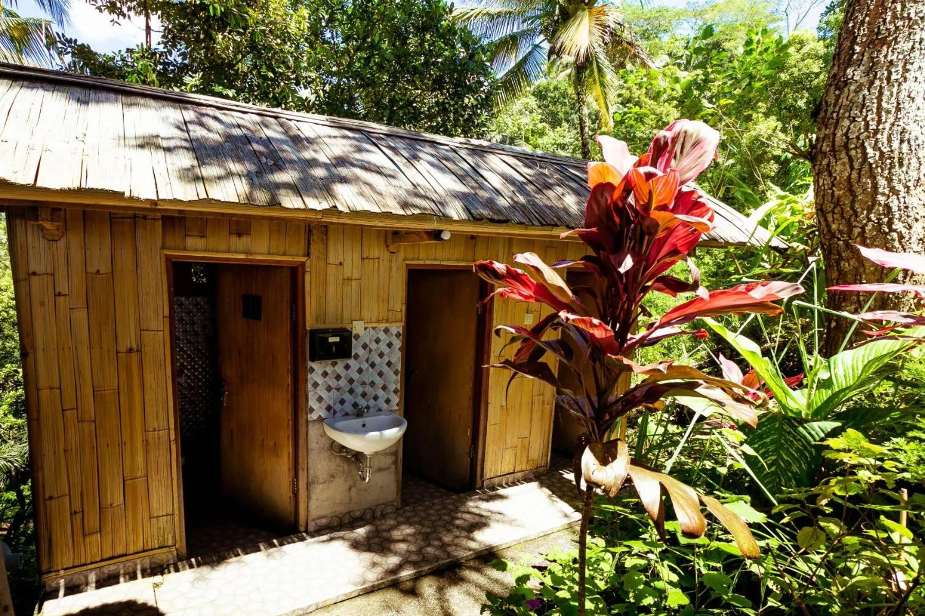 Bathroom in Taman Asta Gangga by ecommerceloka