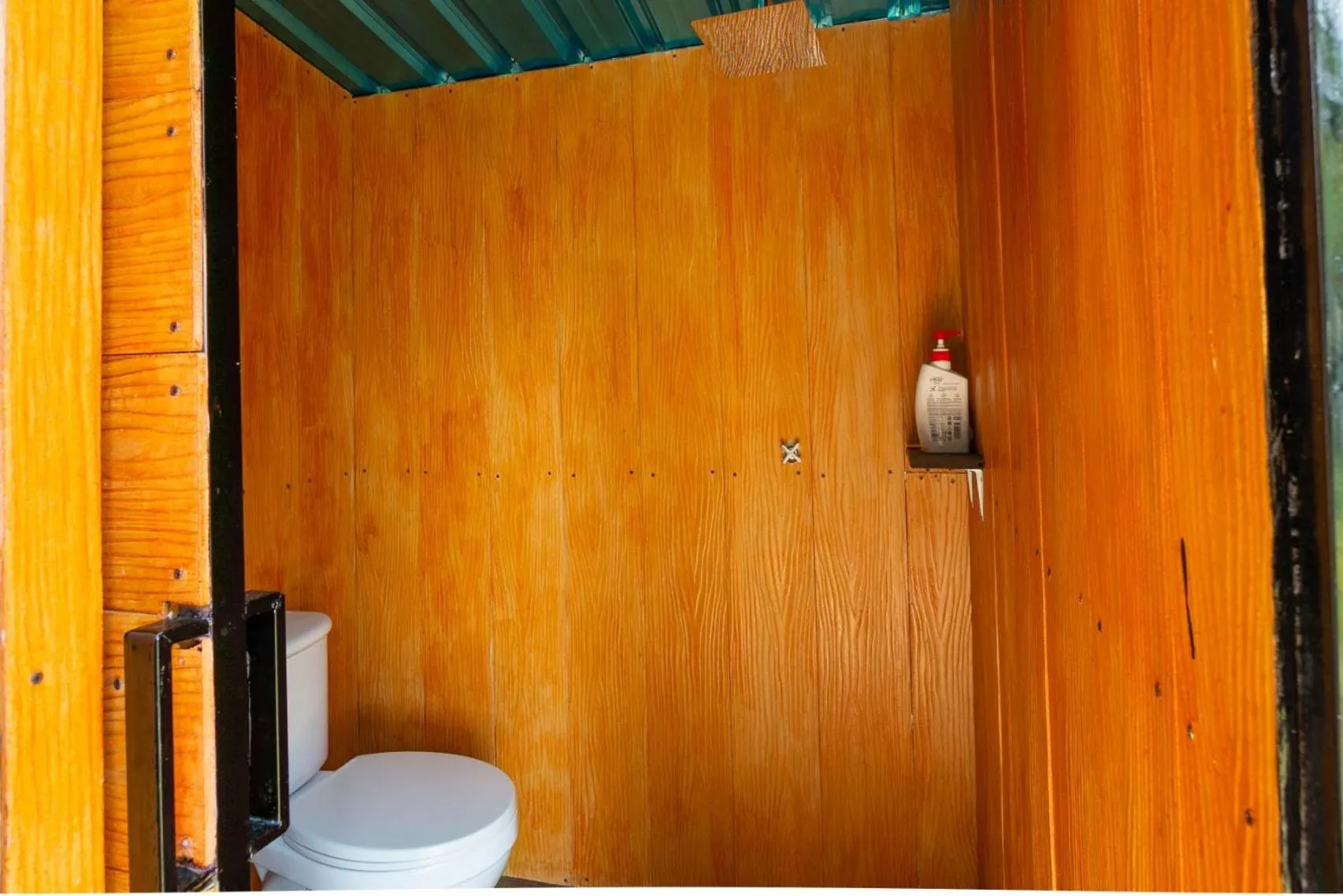 Bathroom in Taman Asta Gangga by ecommerceloka