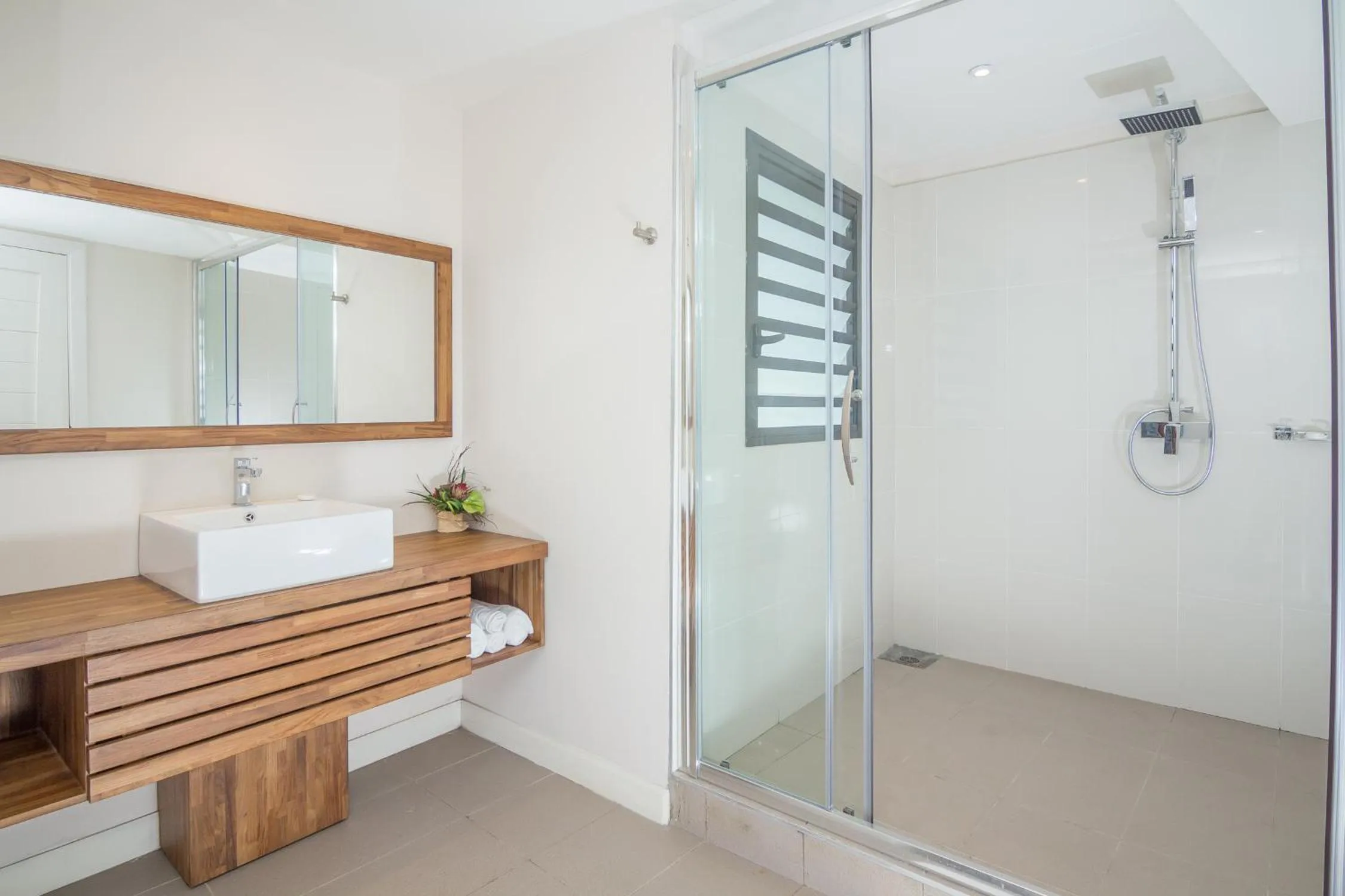 Shower in Be Cosy with LOV