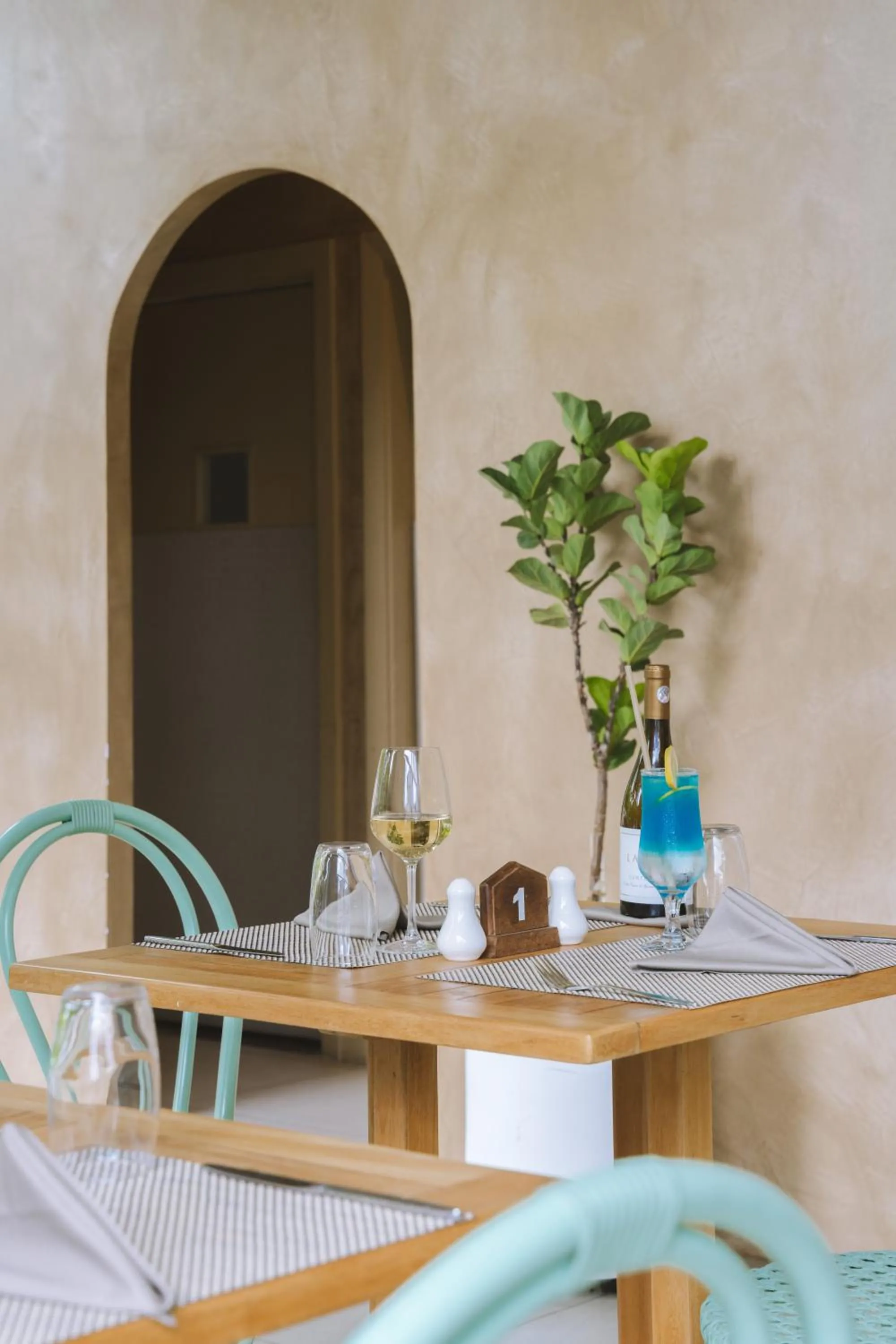 Dining area in Be Cosy by LOV Mauritius
