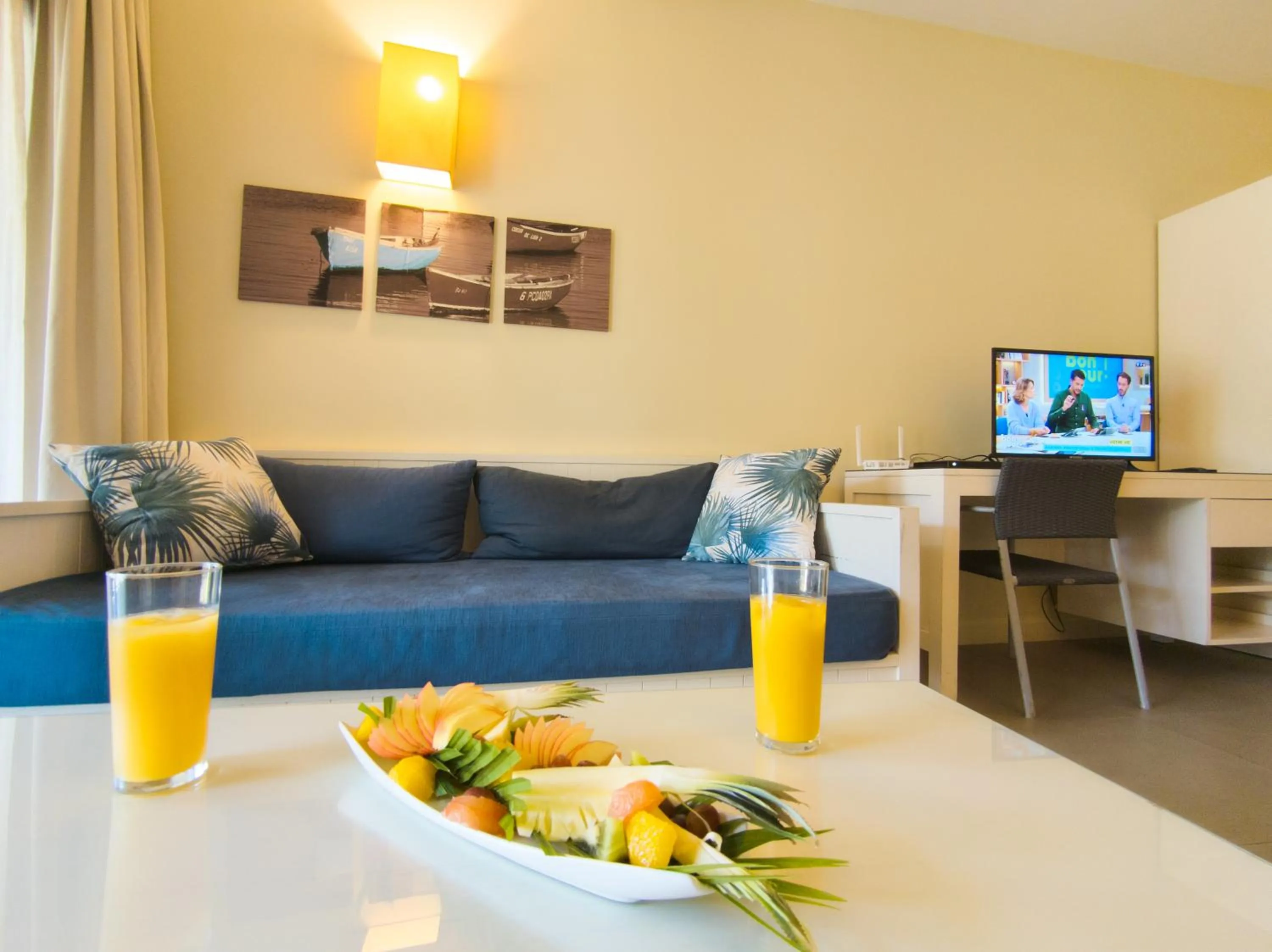 Communal lounge/ TV room in Be Cosy by LOV Mauritius