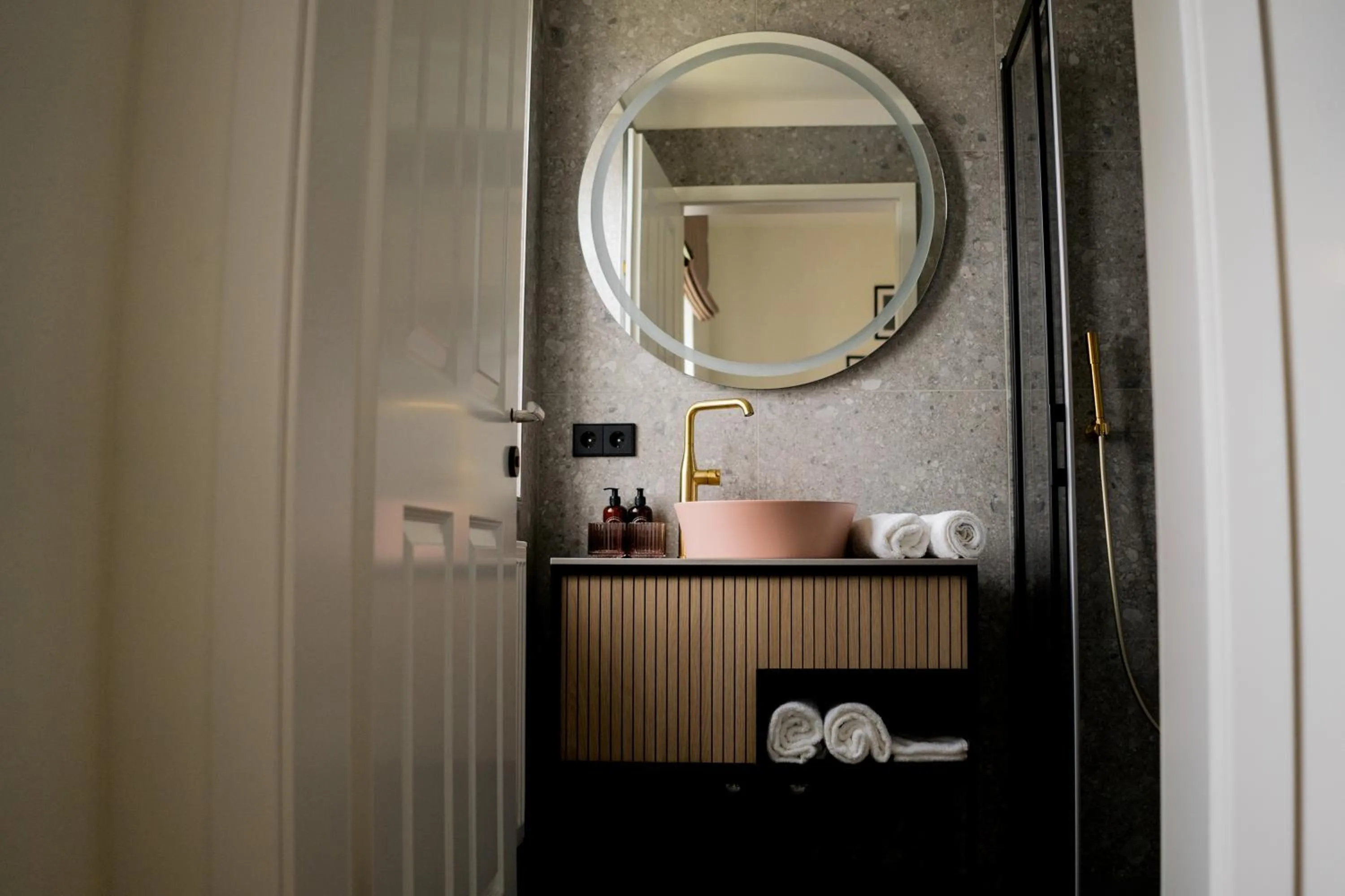 Bathroom in Bob W Munich Airport - Peterhof