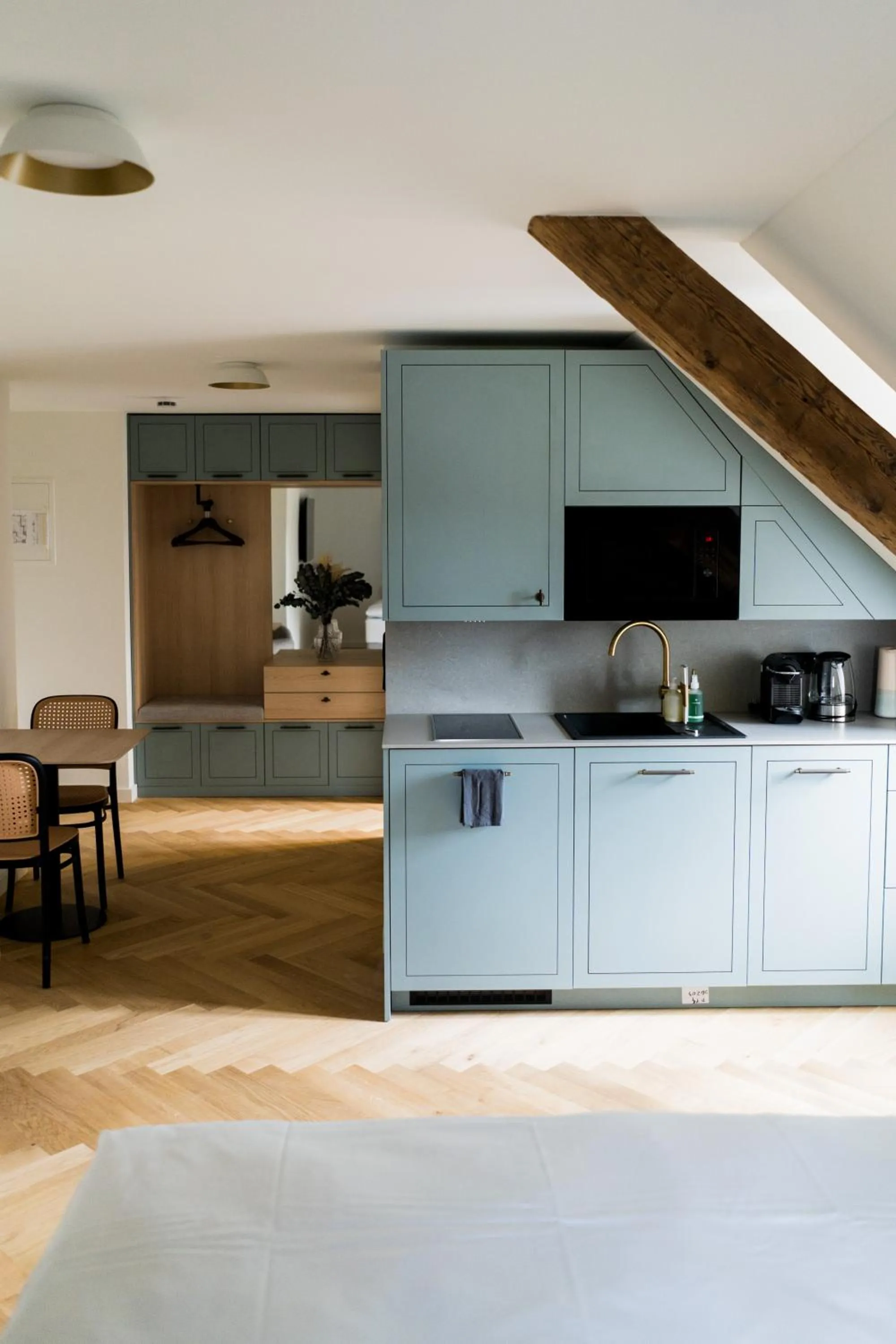 Kitchen or kitchenette in Bob W Munich Airport - Peterhof