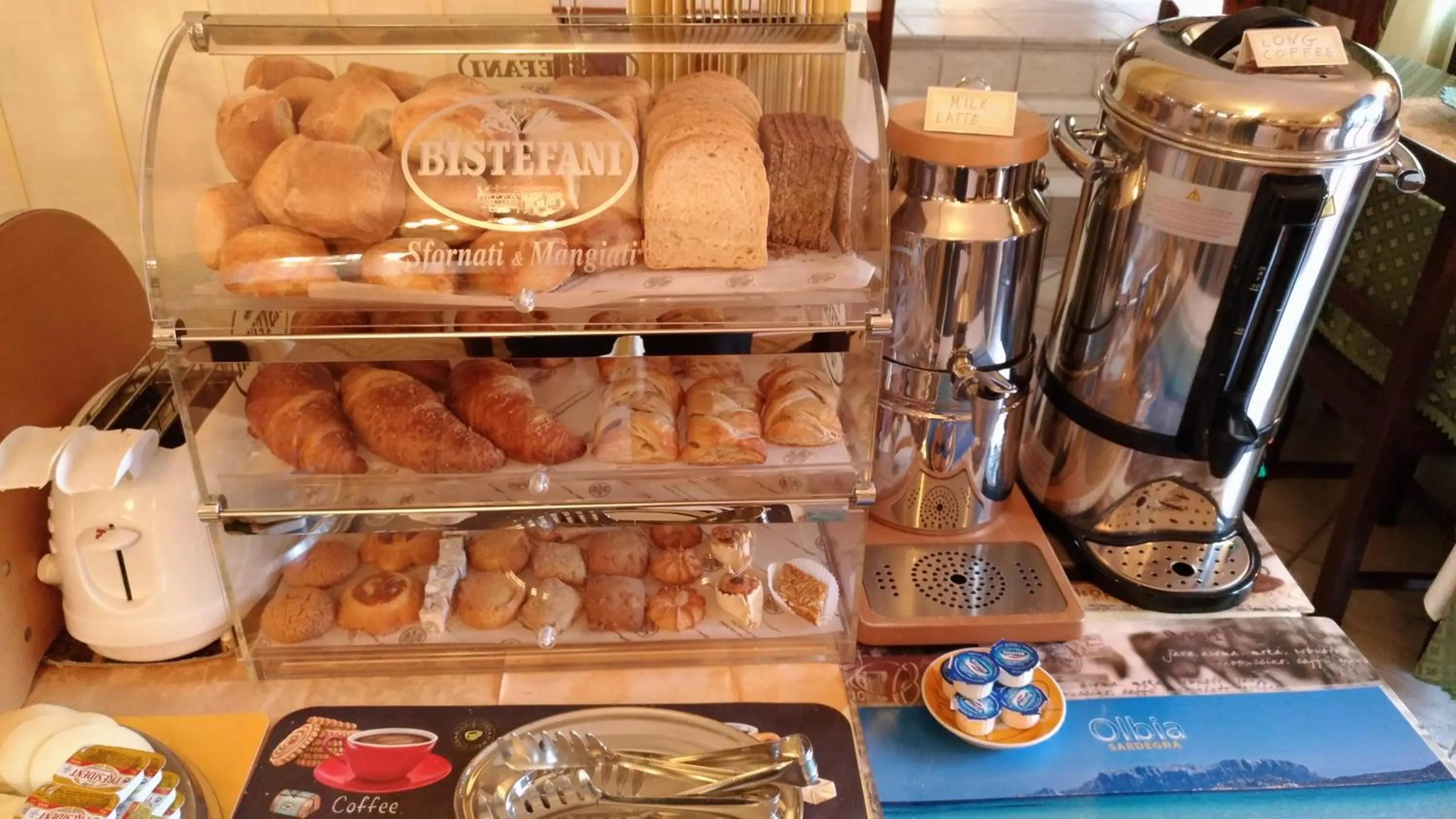 Buffet breakfast in Hotel Abbaruja