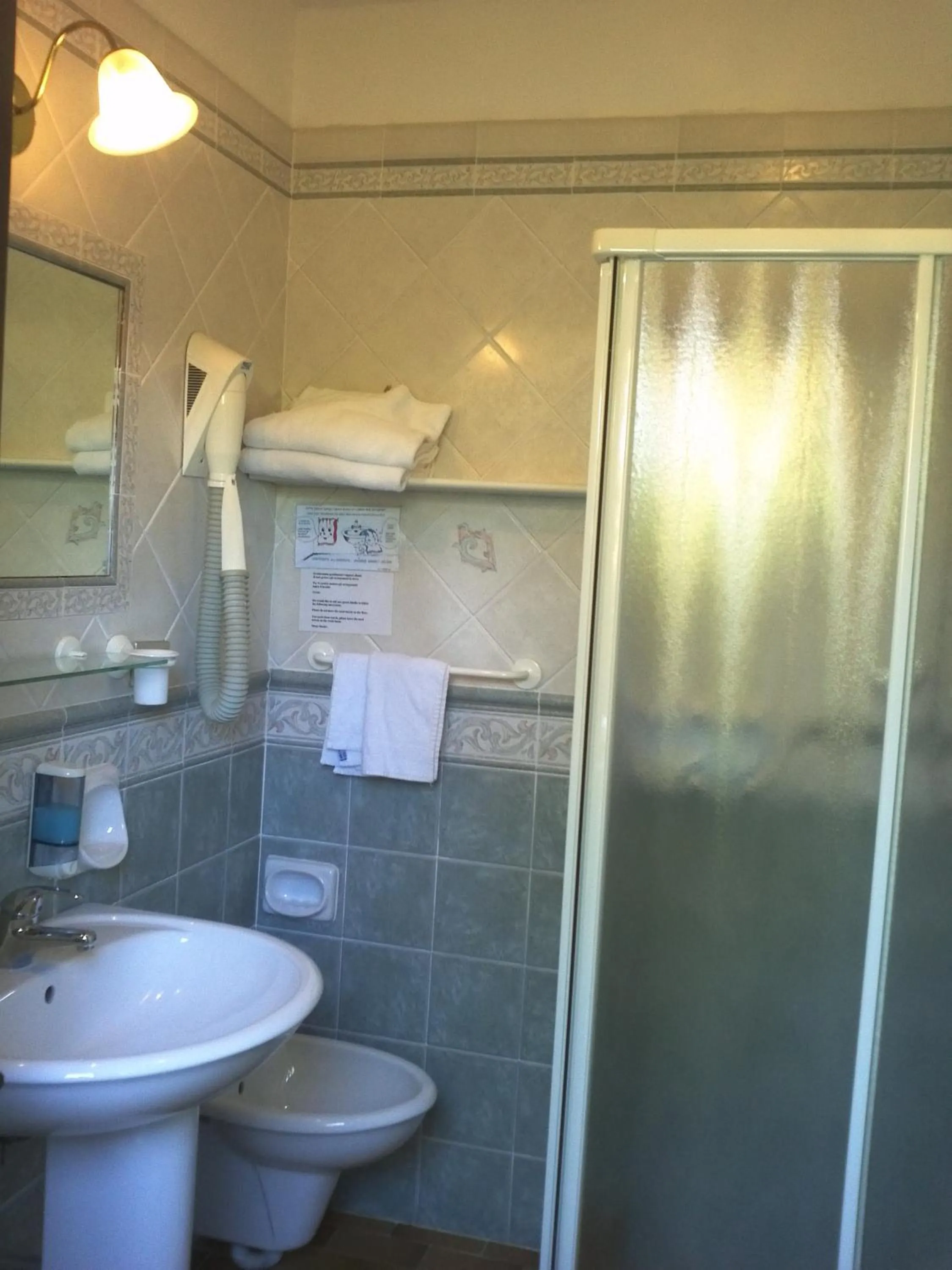 Shower in Hotel Abbaruja