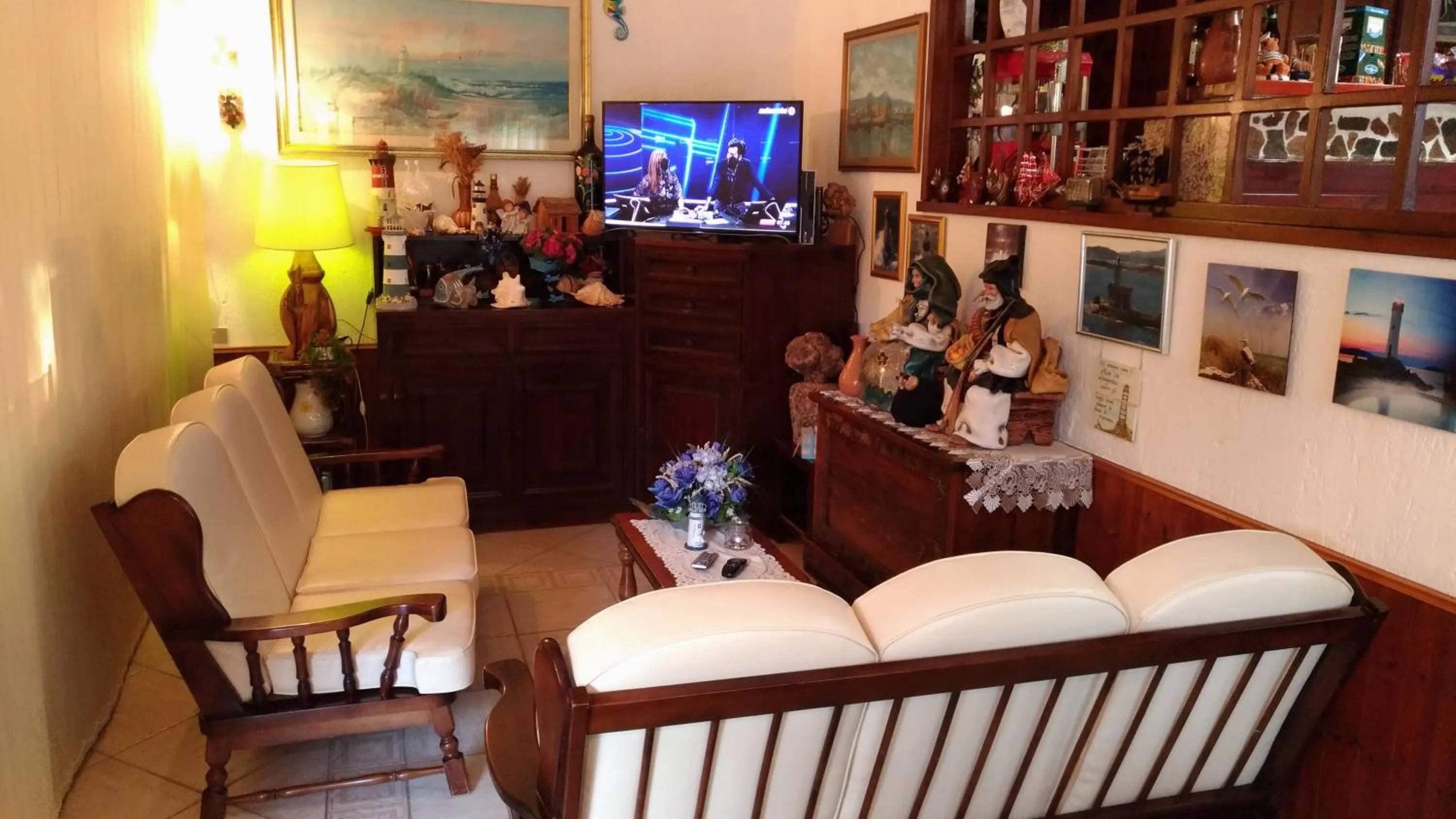 Restaurant/places to eat in Hotel Abbaruja