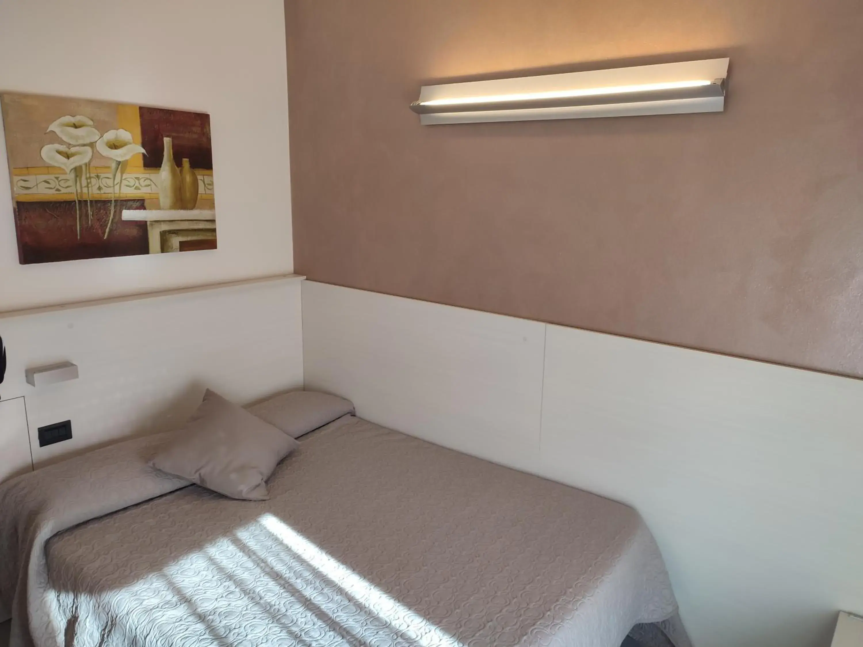 Single Room with Balcony - single occupancy in Albergo Al Cacciatore Single Room with Balcony - single occupancy in Albergo Al Cacciatore