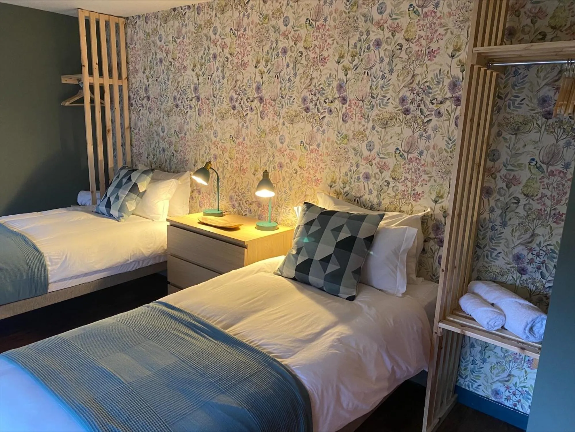 Bedroom, Bed in Masonic Arms Gatehouse