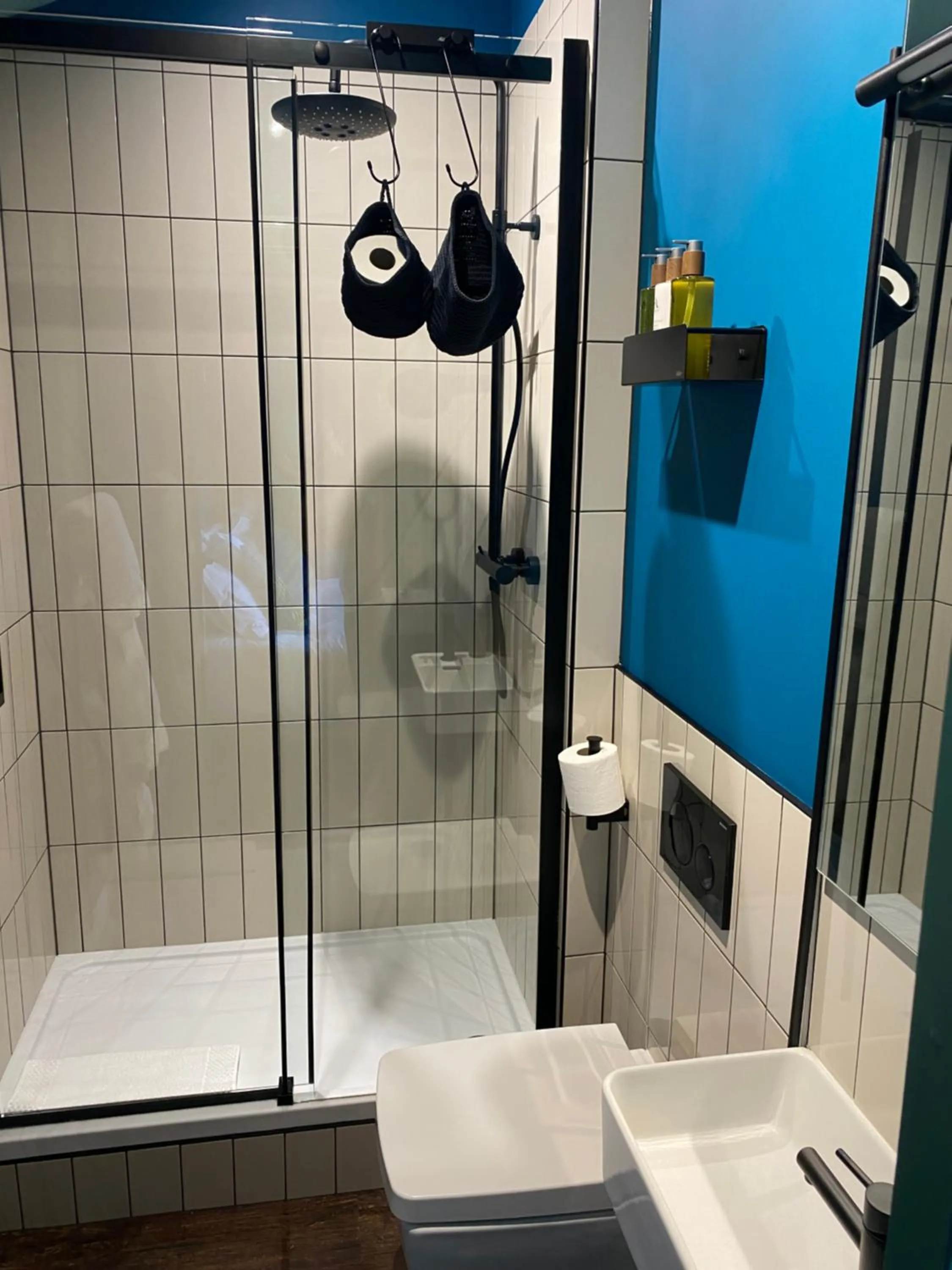 Shower in Masonic Arms Gatehouse