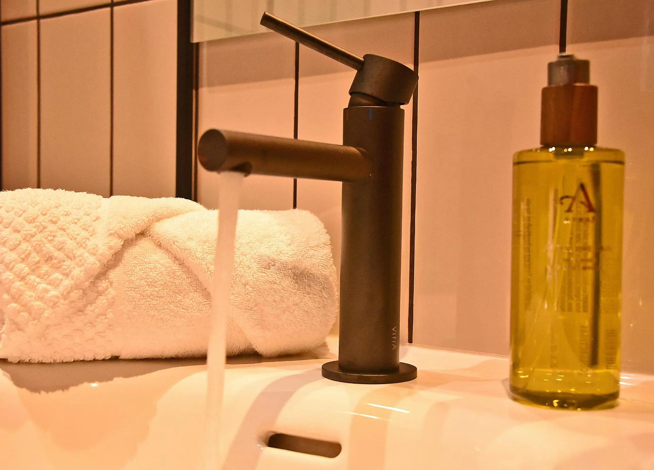 Bathroom in Masonic Arms Gatehouse