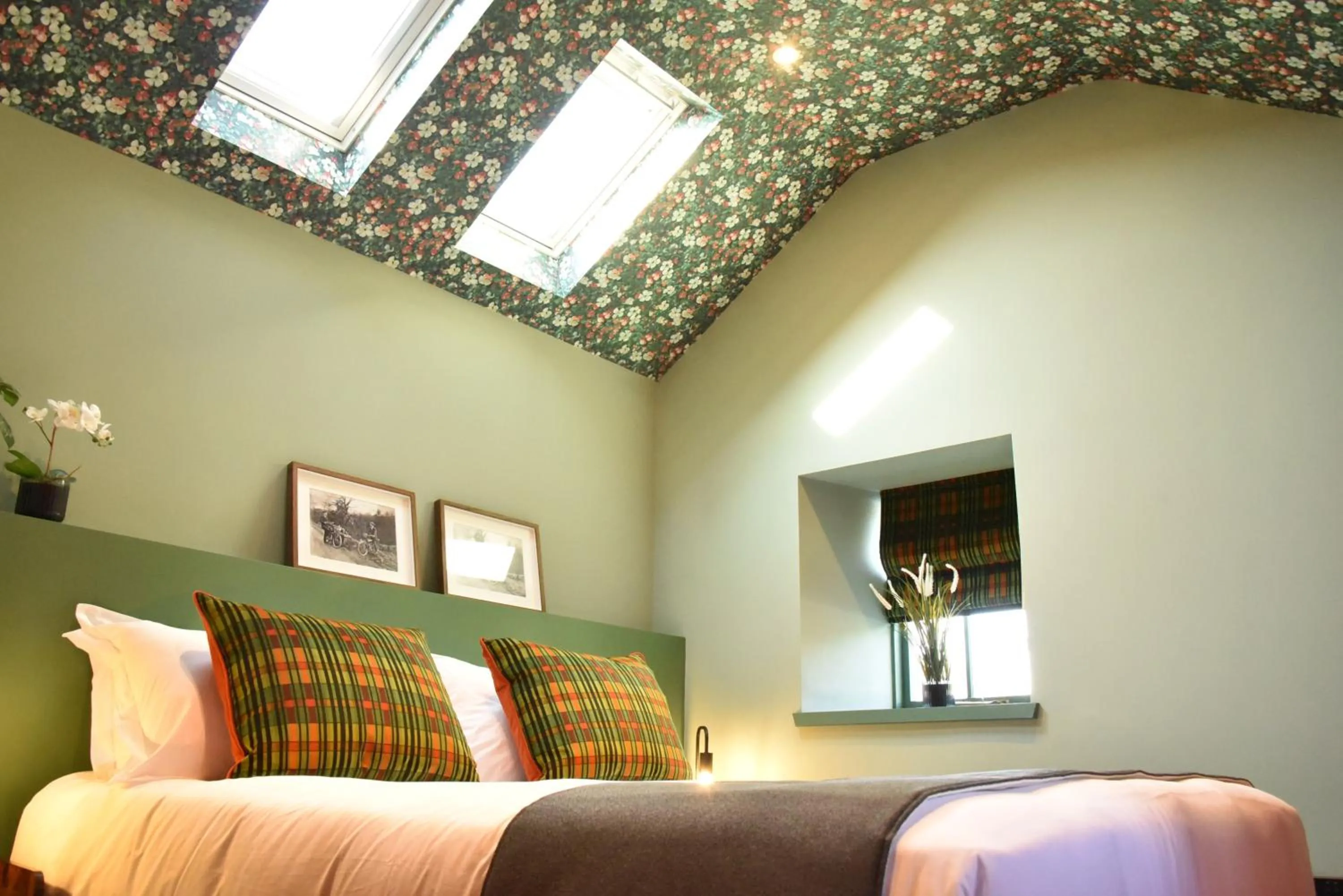 Bed in Masonic Arms Gatehouse