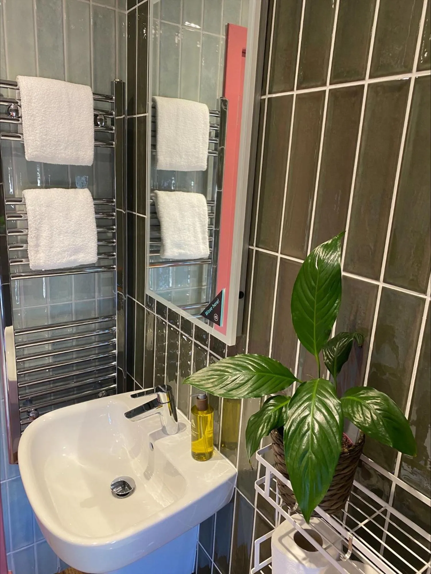 Bathroom in Masonic Arms Gatehouse