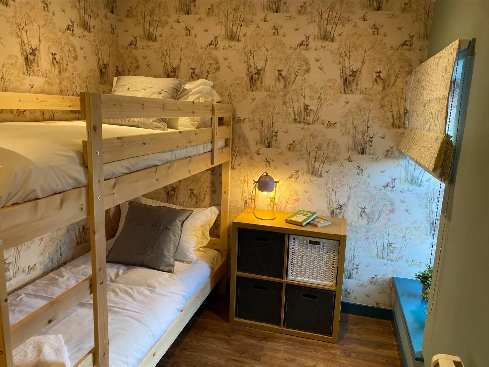 Bedroom, Bed in Masonic Arms Gatehouse