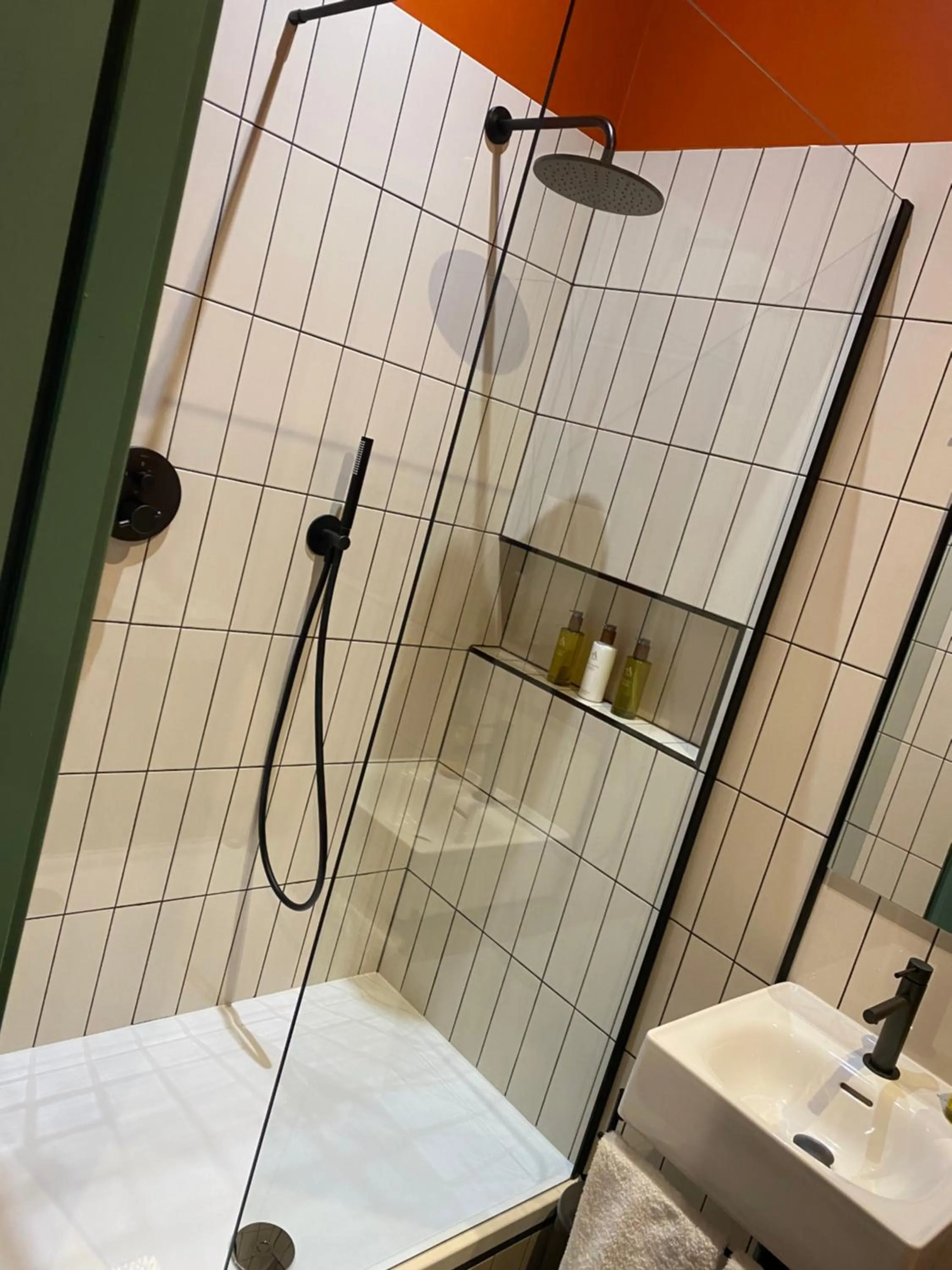 Shower in Masonic Arms Gatehouse