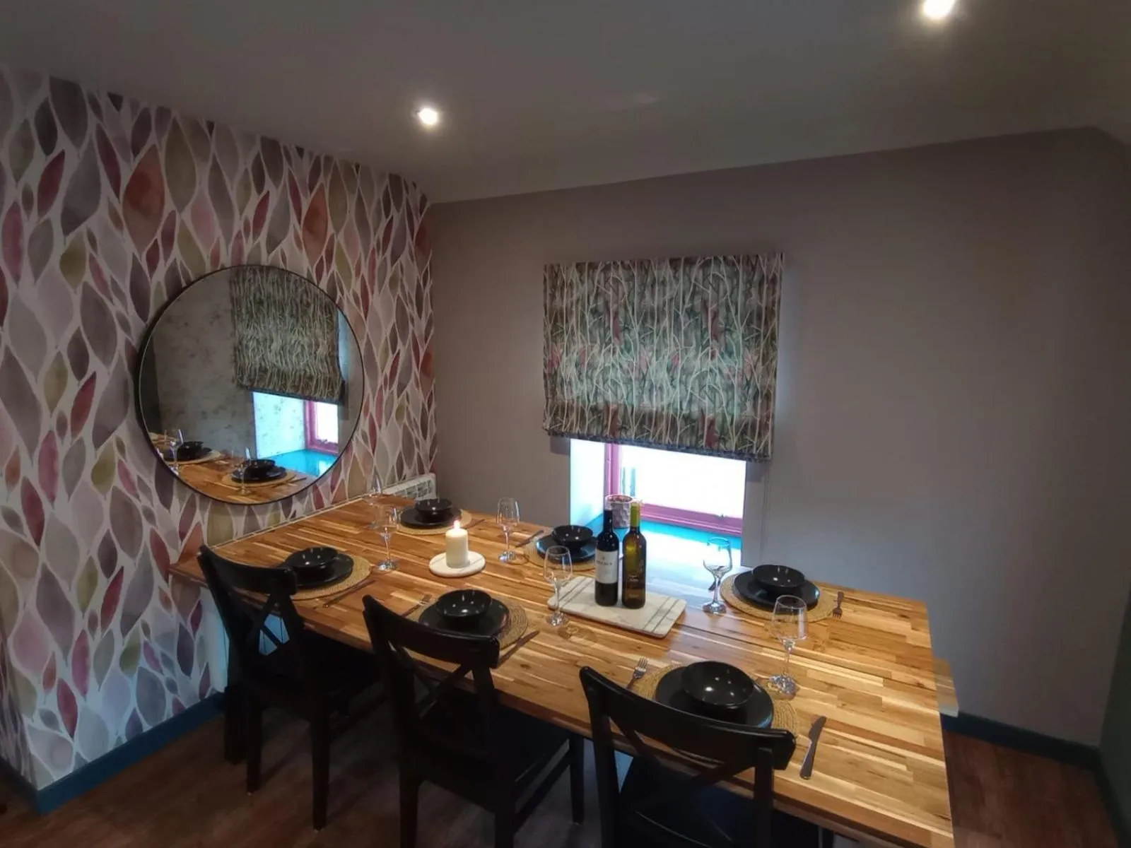 Dining area in Masonic Arms Gatehouse
