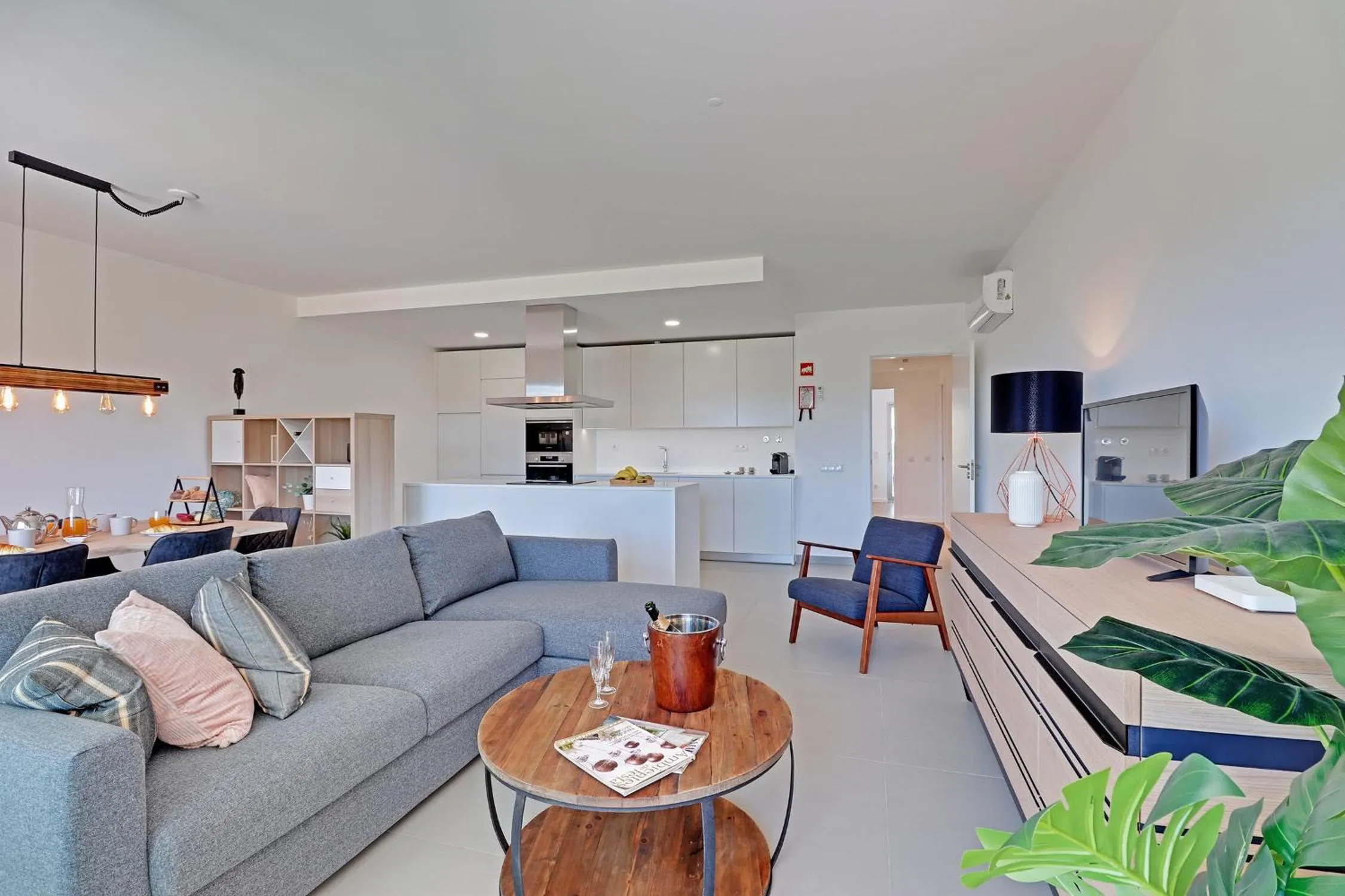 Communal lounge/ TV room in Apartamento Vista Jardim by Portucasa