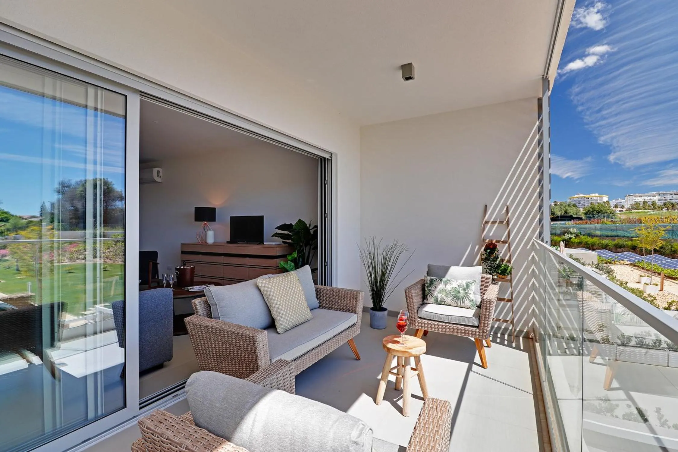 Balcony/Terrace in Apartamento Vista Jardim by Portucasa