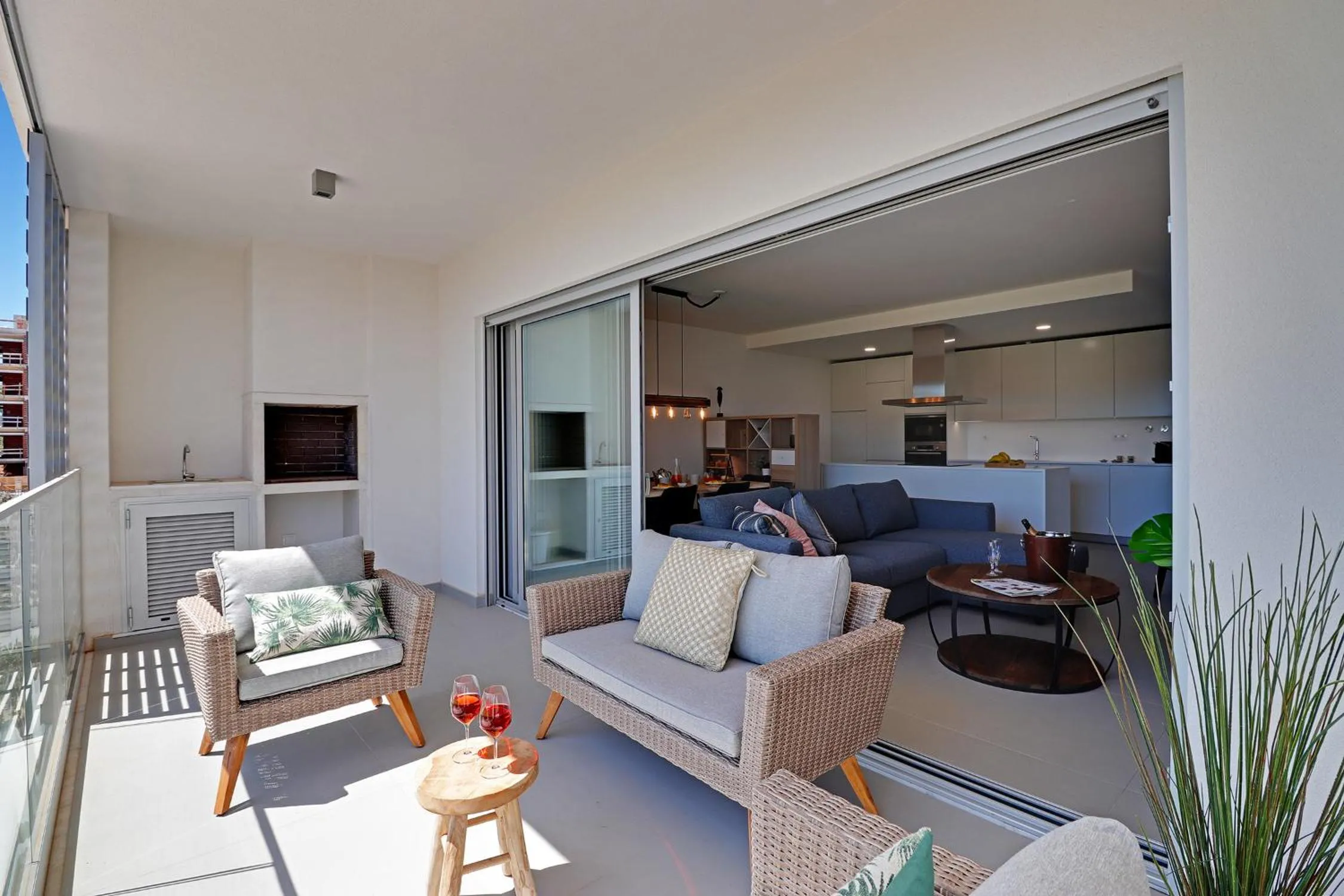 Balcony/Terrace in Apartamento Vista Jardim by Portucasa