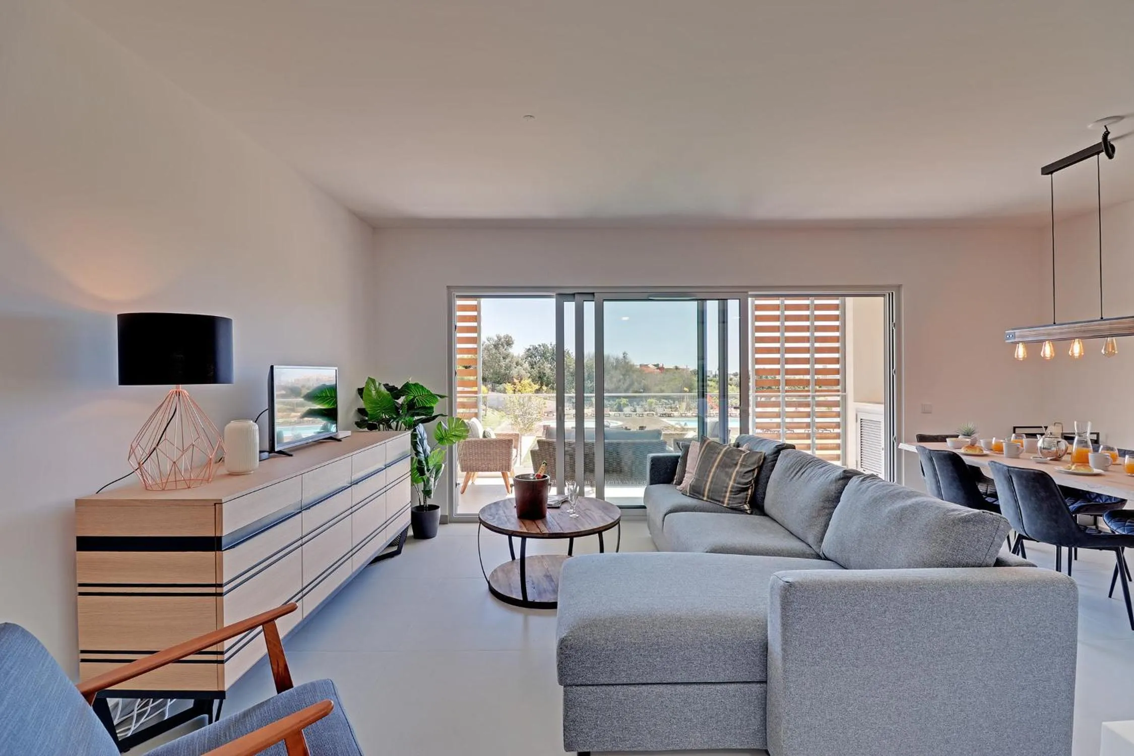 Communal lounge/ TV room in Apartamento Vista Jardim by Portucasa
