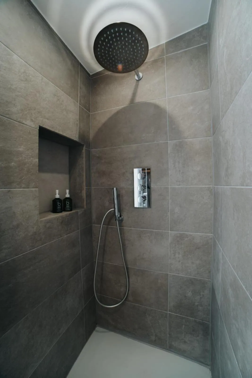 Bathroom in Perfect family-oriented and recently renovated townhouse in the old Antibes