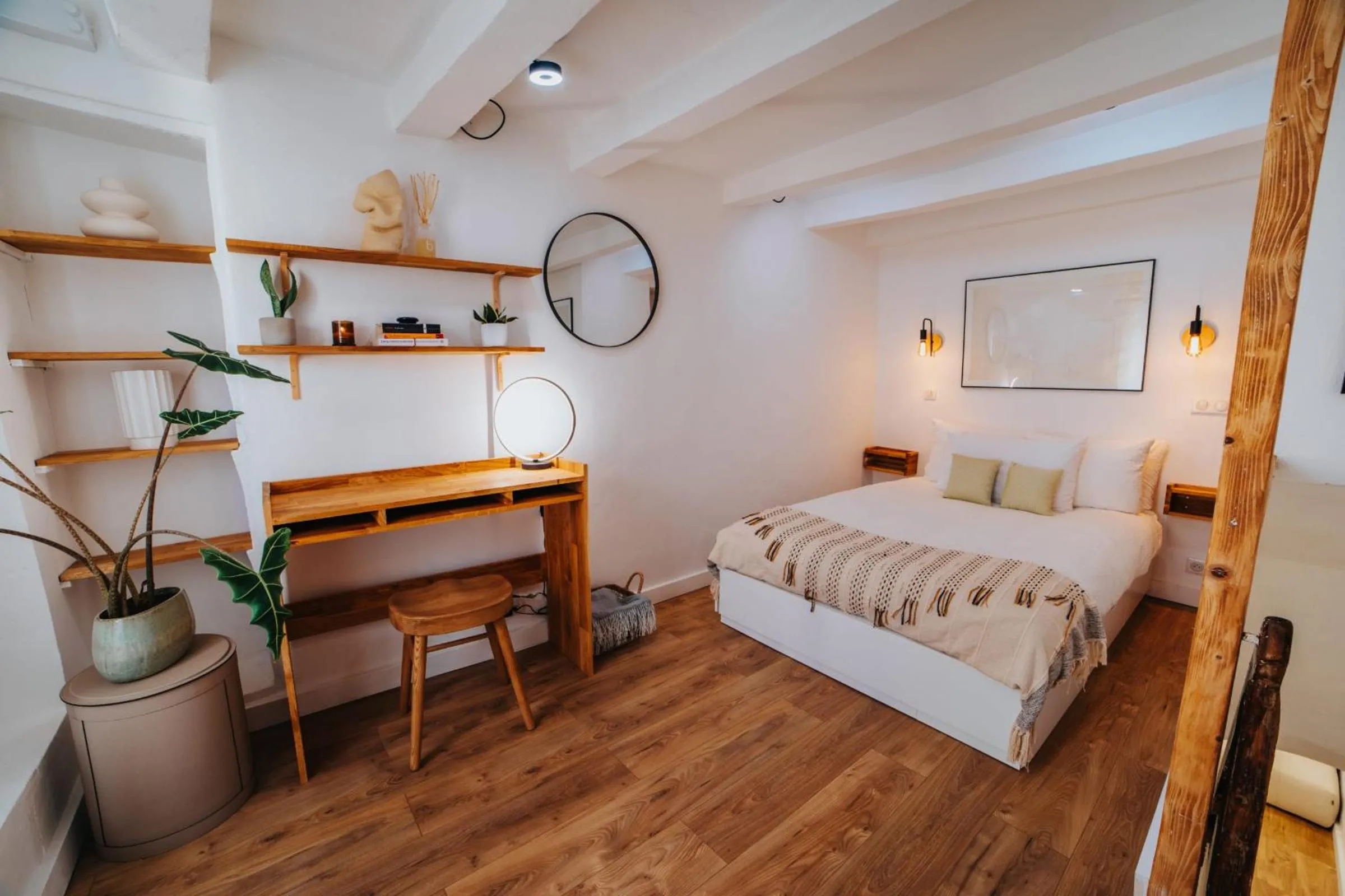 Photo of the whole room, Bed in Perfect family-oriented and recently renovated townhouse in the old Antibes
