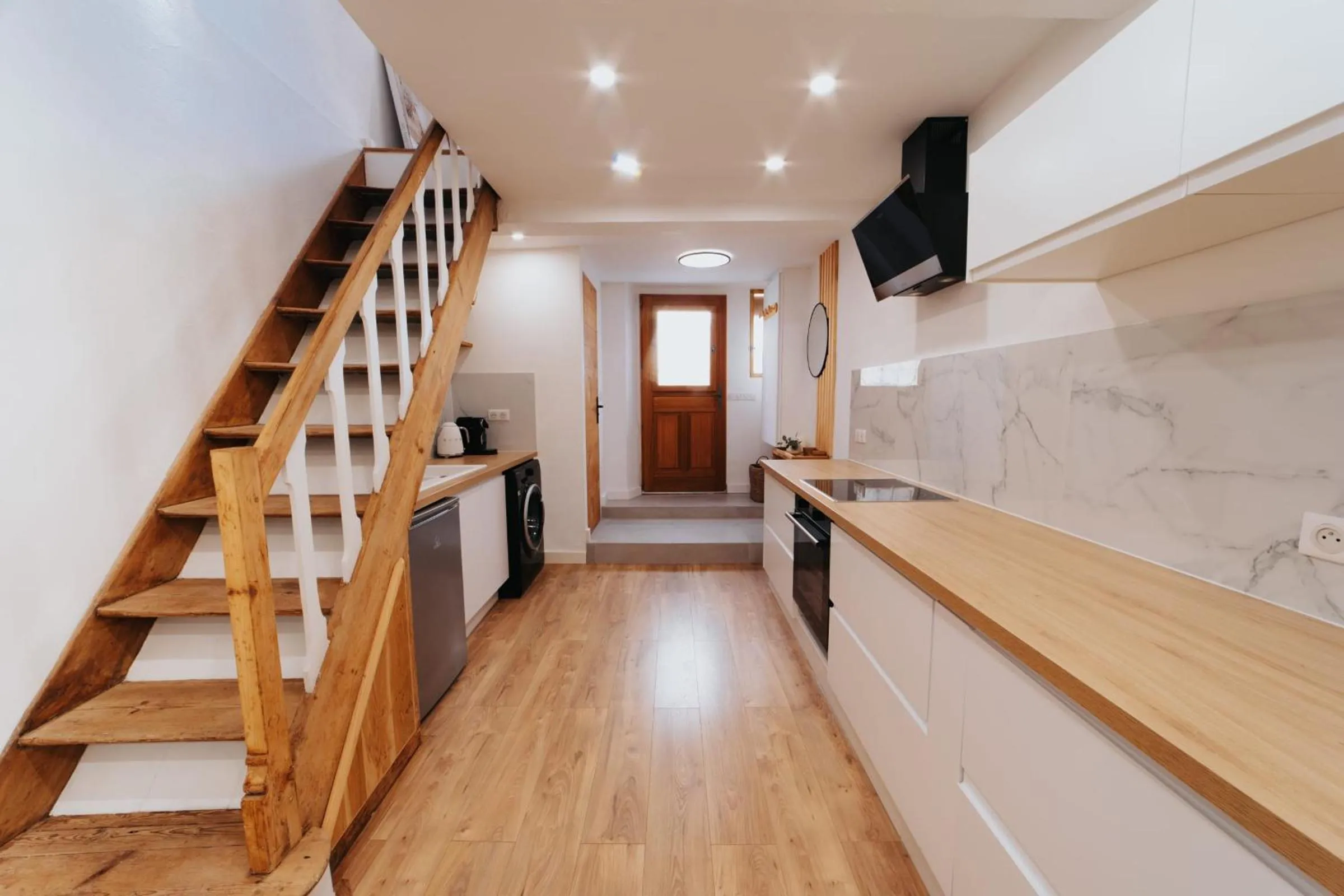 kitchen in Perfect family-oriented and recently renovated townhouse in the old Antibes