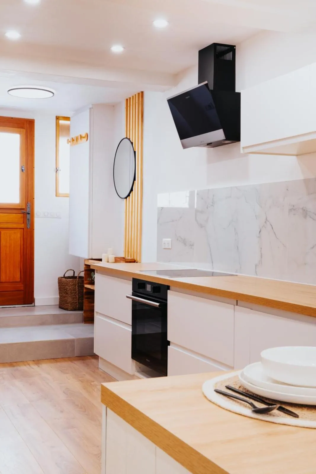Kitchen or kitchenette in Perfect family-oriented and recently renovated townhouse in the old Antibes