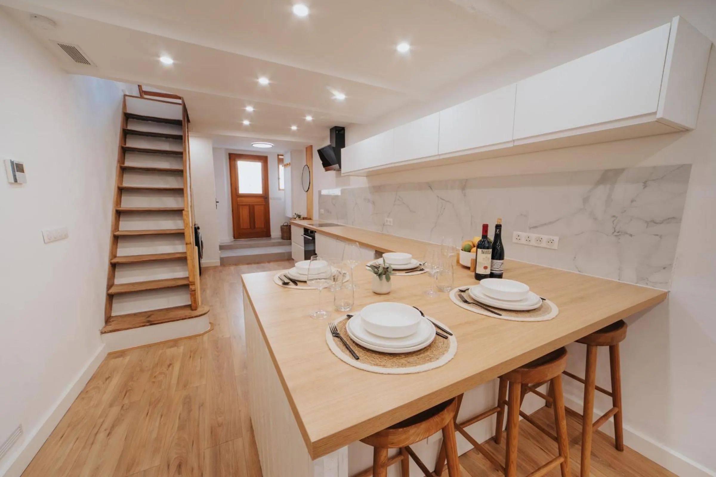 Kitchen or kitchenette in Perfect family-oriented and recently renovated townhouse in the old Antibes
