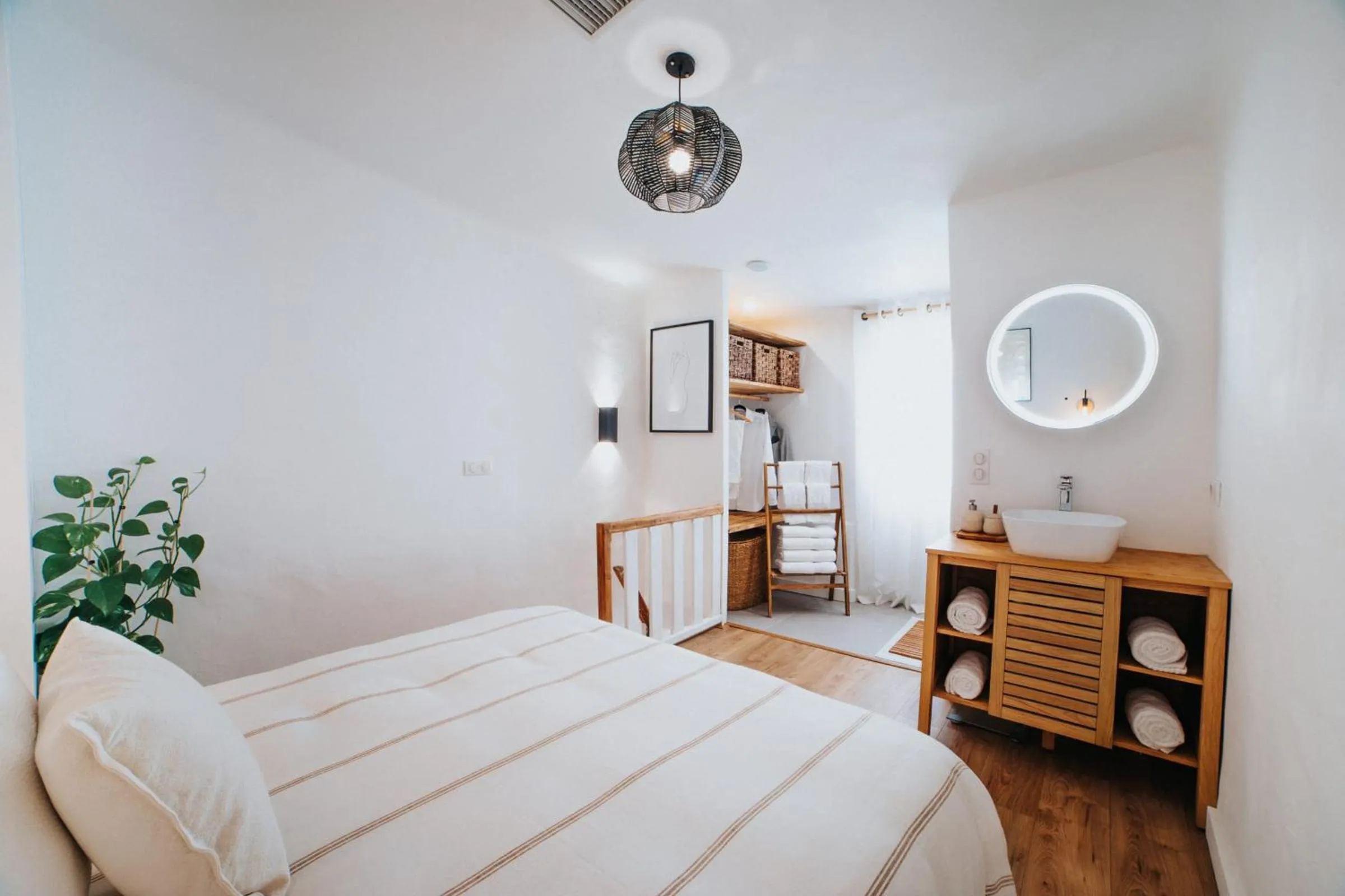 Bed in Perfect family-oriented and recently renovated townhouse in the old Antibes