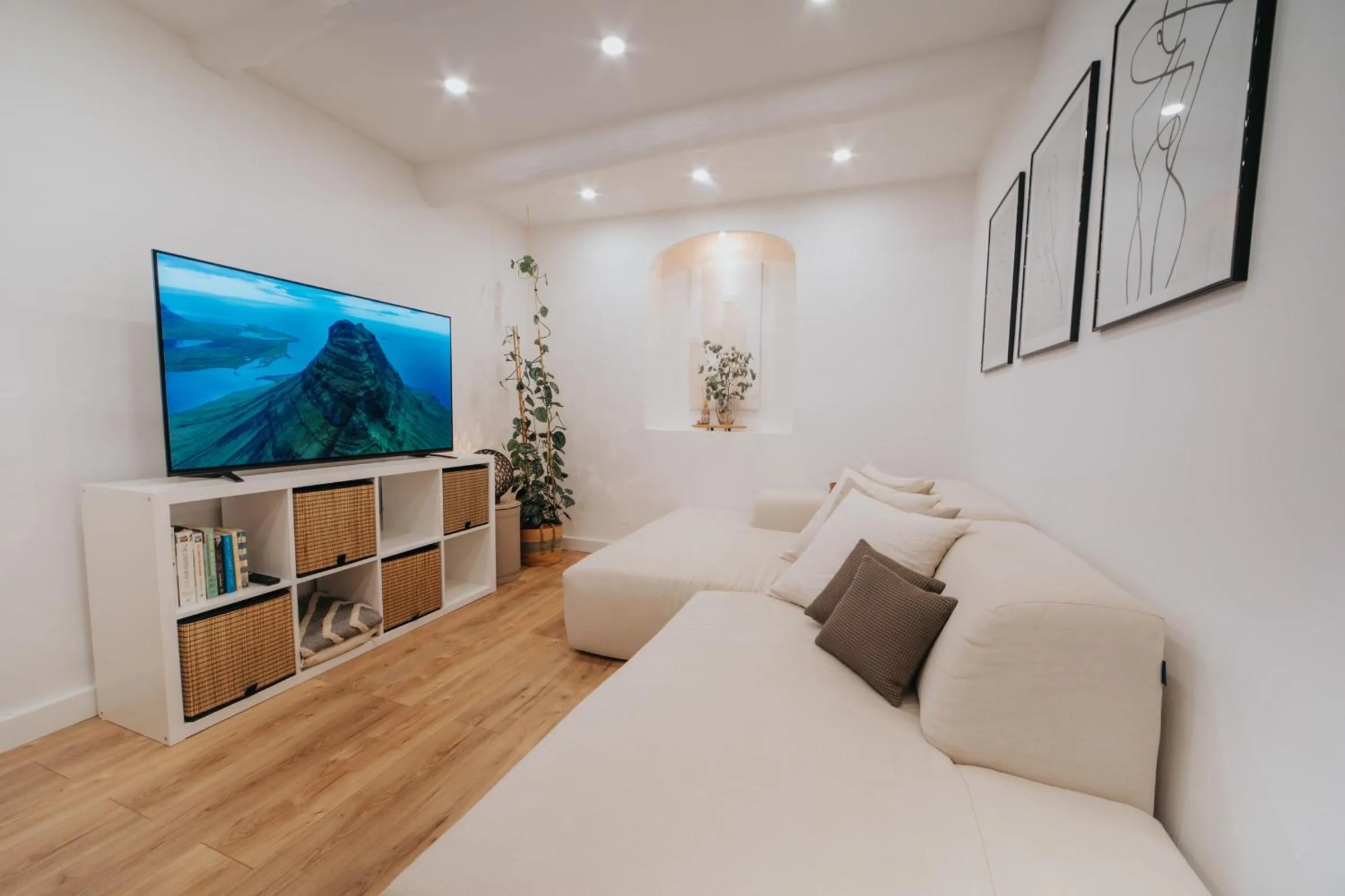 Living room in Perfect family-oriented and recently renovated townhouse in the old Antibes
