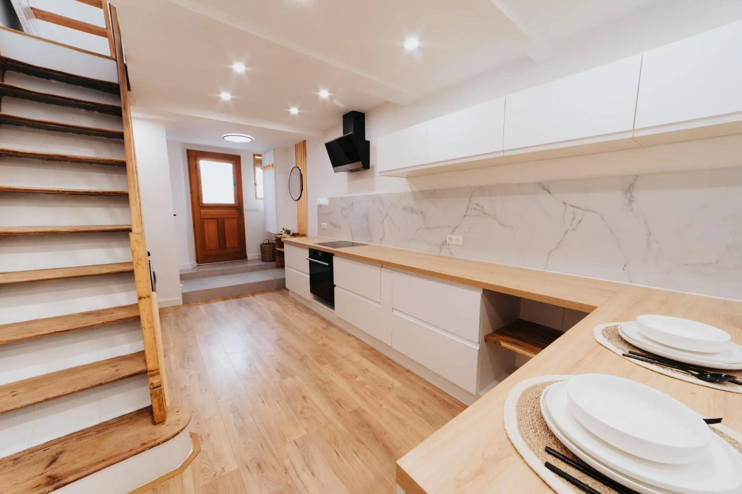 Kitchen or kitchenette in Perfect family-oriented and recently renovated townhouse in the old Antibes