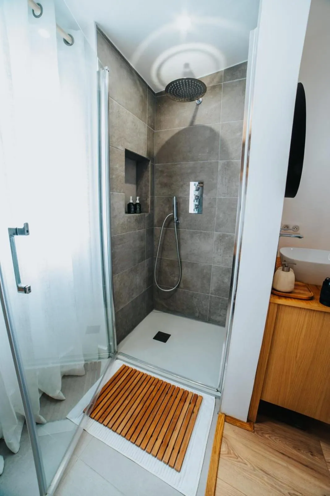 Bathroom in Perfect family-oriented and recently renovated townhouse in the old Antibes