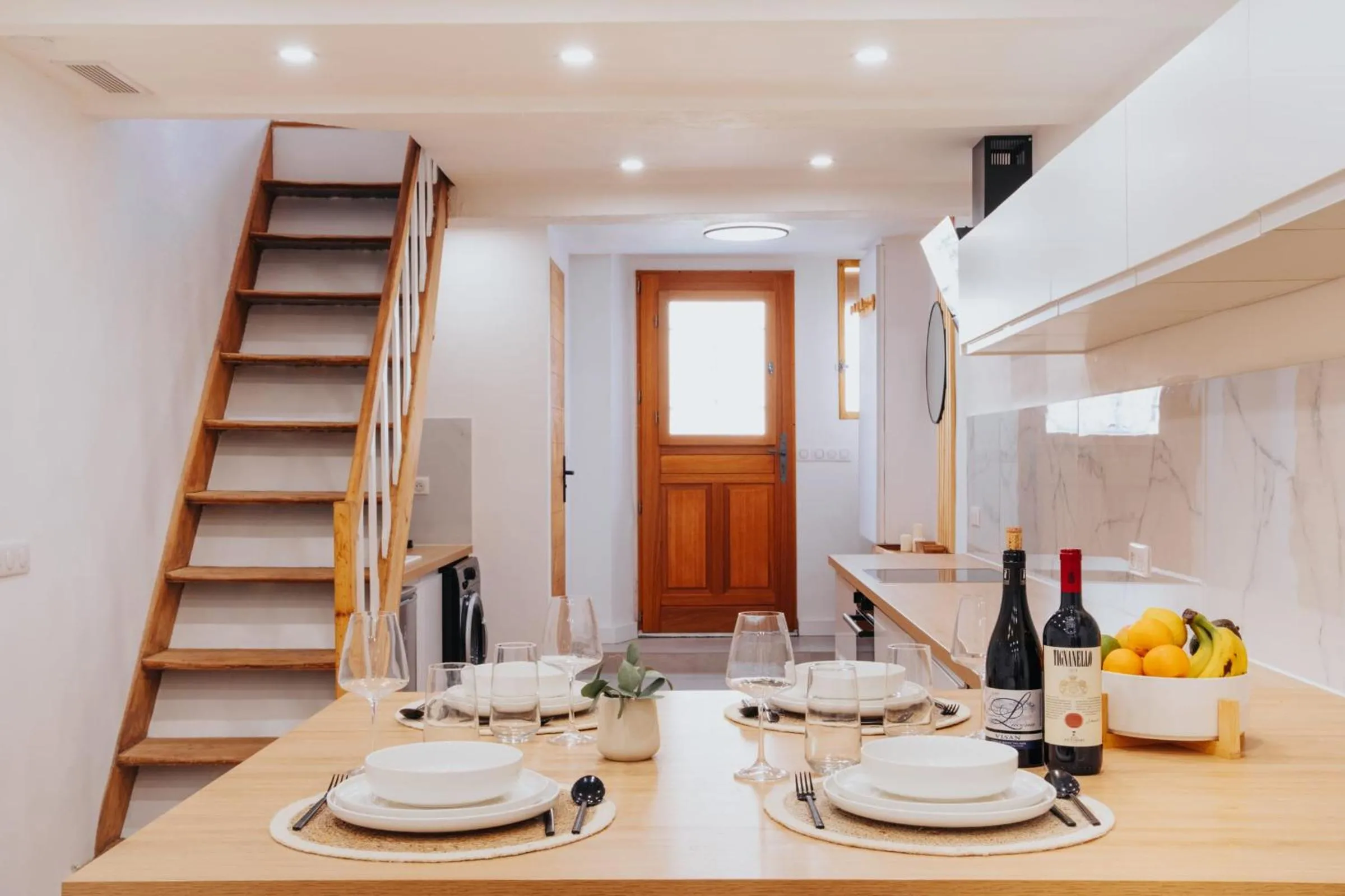 Dining area in Perfect family-oriented and recently renovated townhouse in the old Antibes