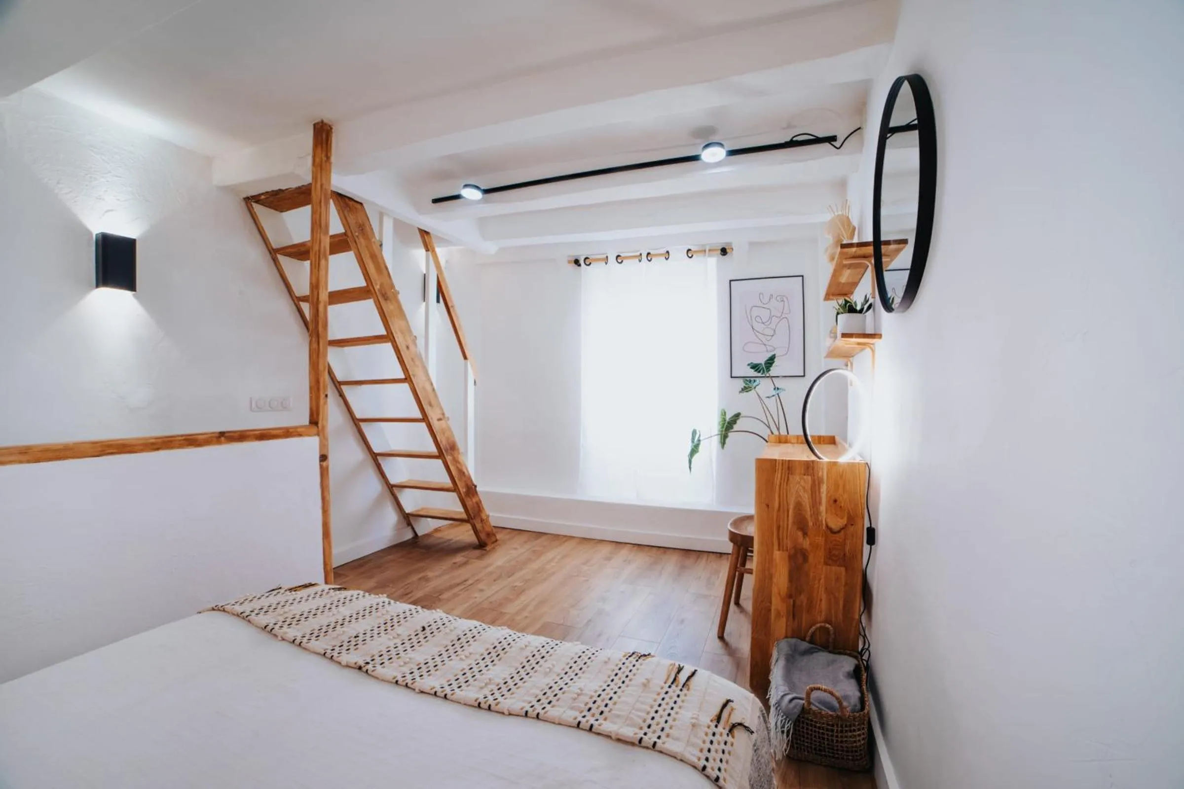 Bedroom, Bed in Perfect family-oriented and recently renovated townhouse in the old Antibes