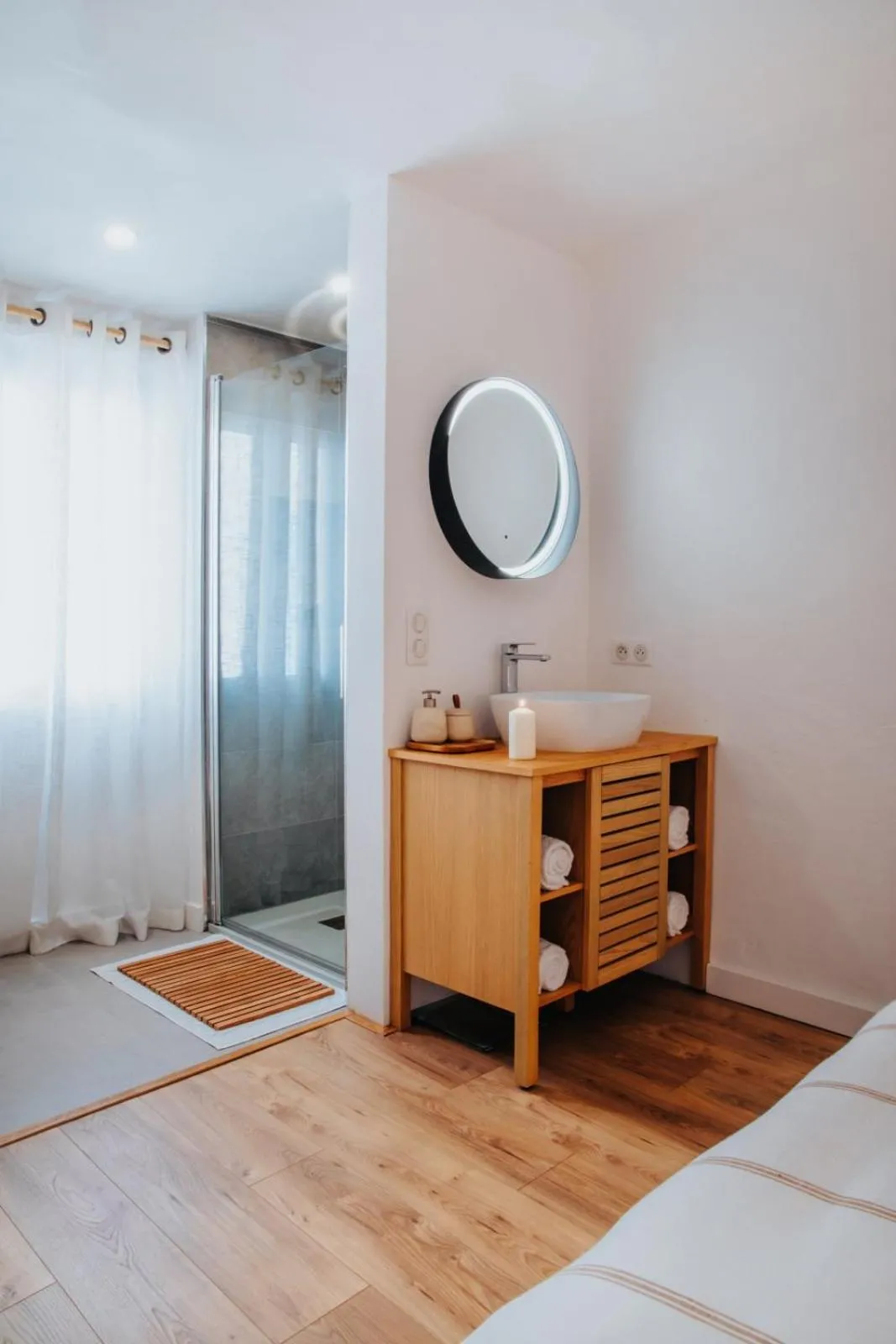 Bathroom in Perfect family-oriented and recently renovated townhouse in the old Antibes