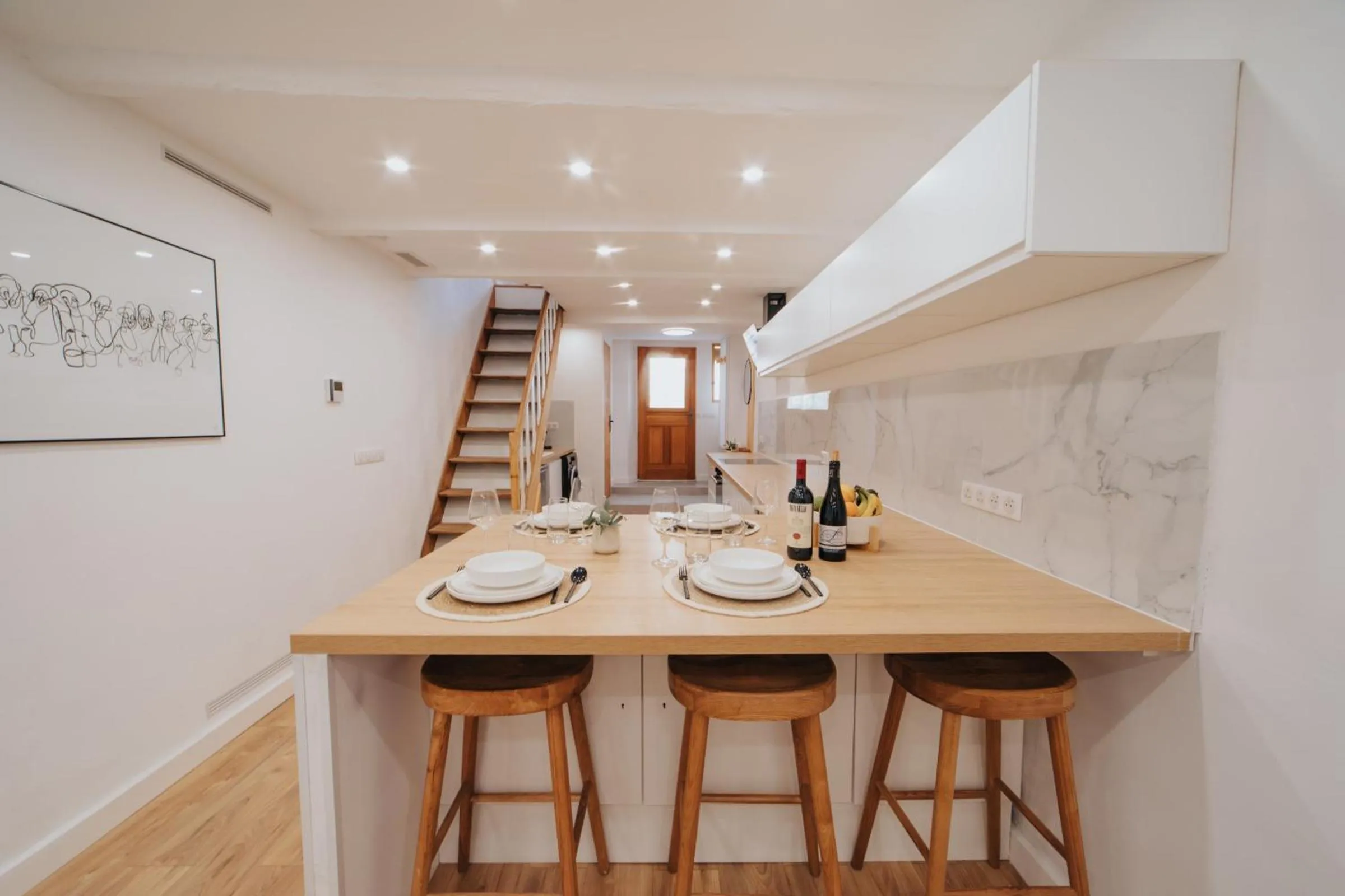 Dining area in Perfect family-oriented and recently renovated townhouse in the old Antibes