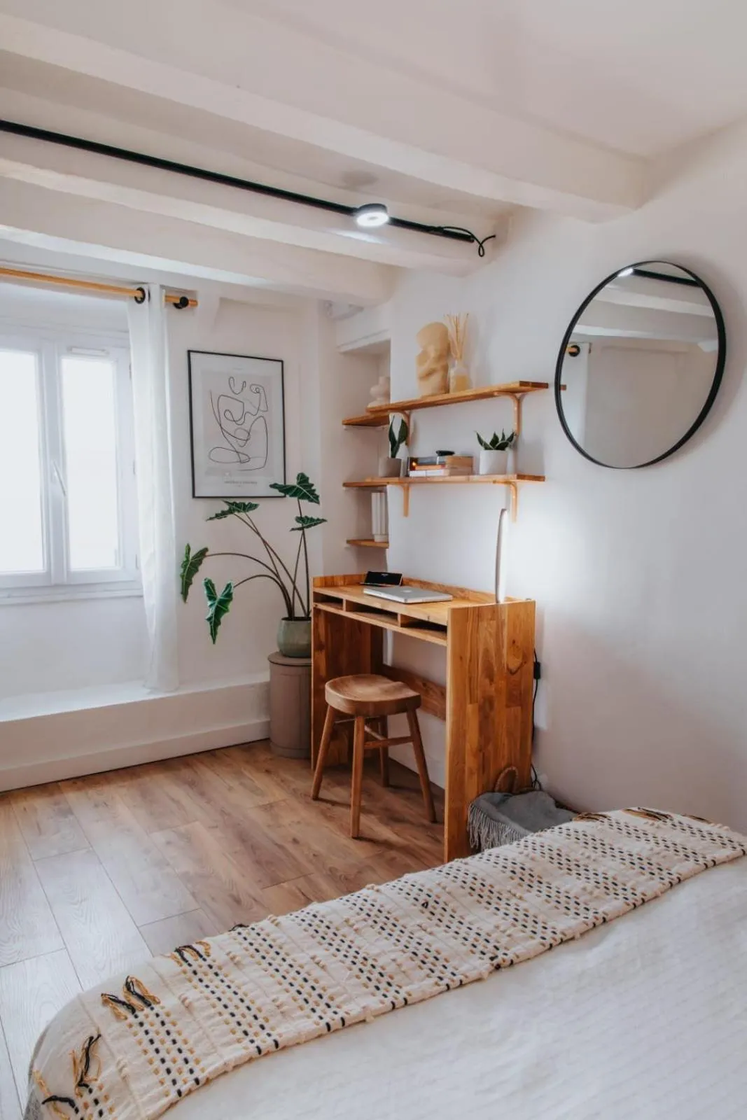 Seating area, Bed in Perfect family-oriented and recently renovated townhouse in the old Antibes