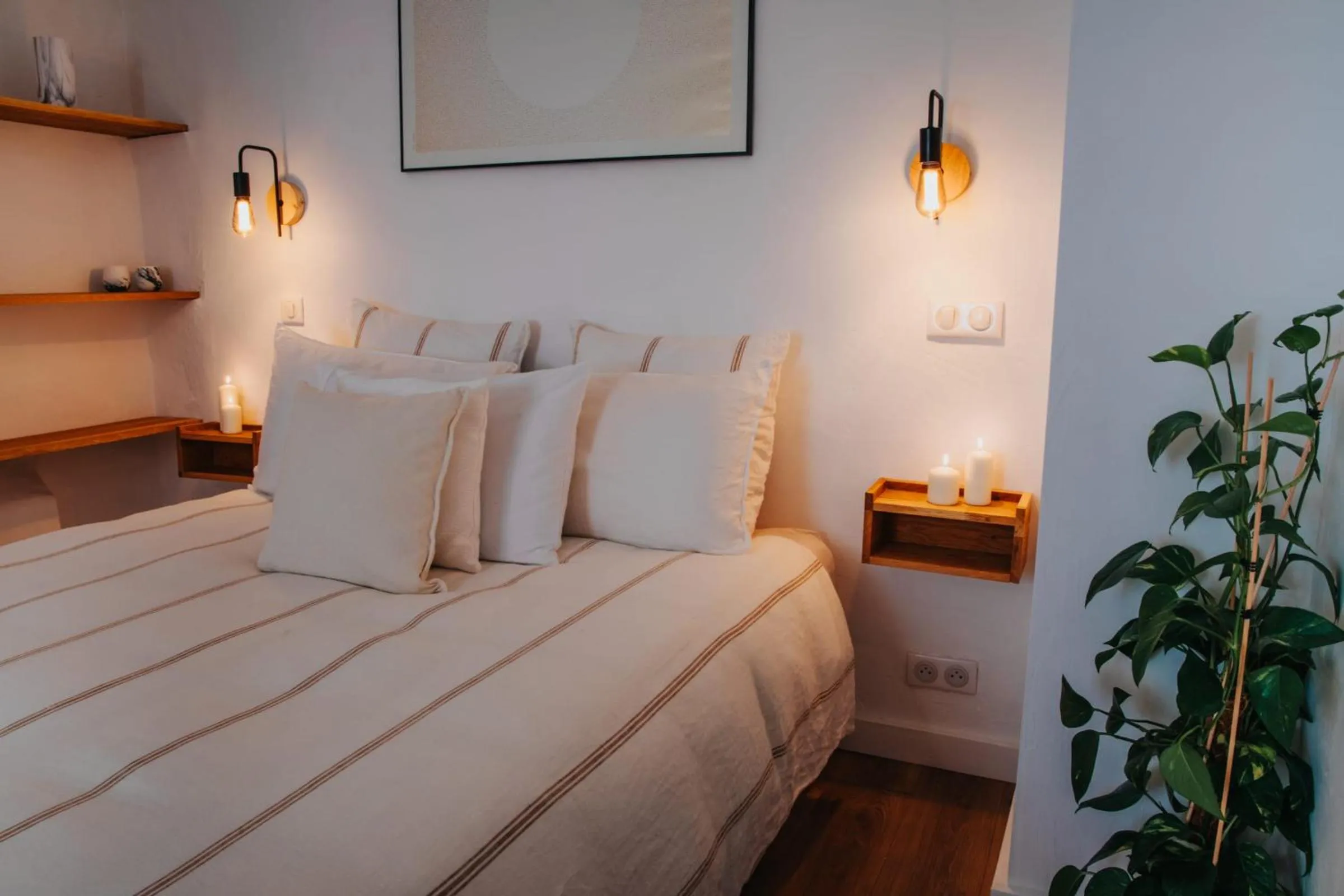 Bedroom, Bed in Perfect family-oriented and recently renovated townhouse in the old Antibes