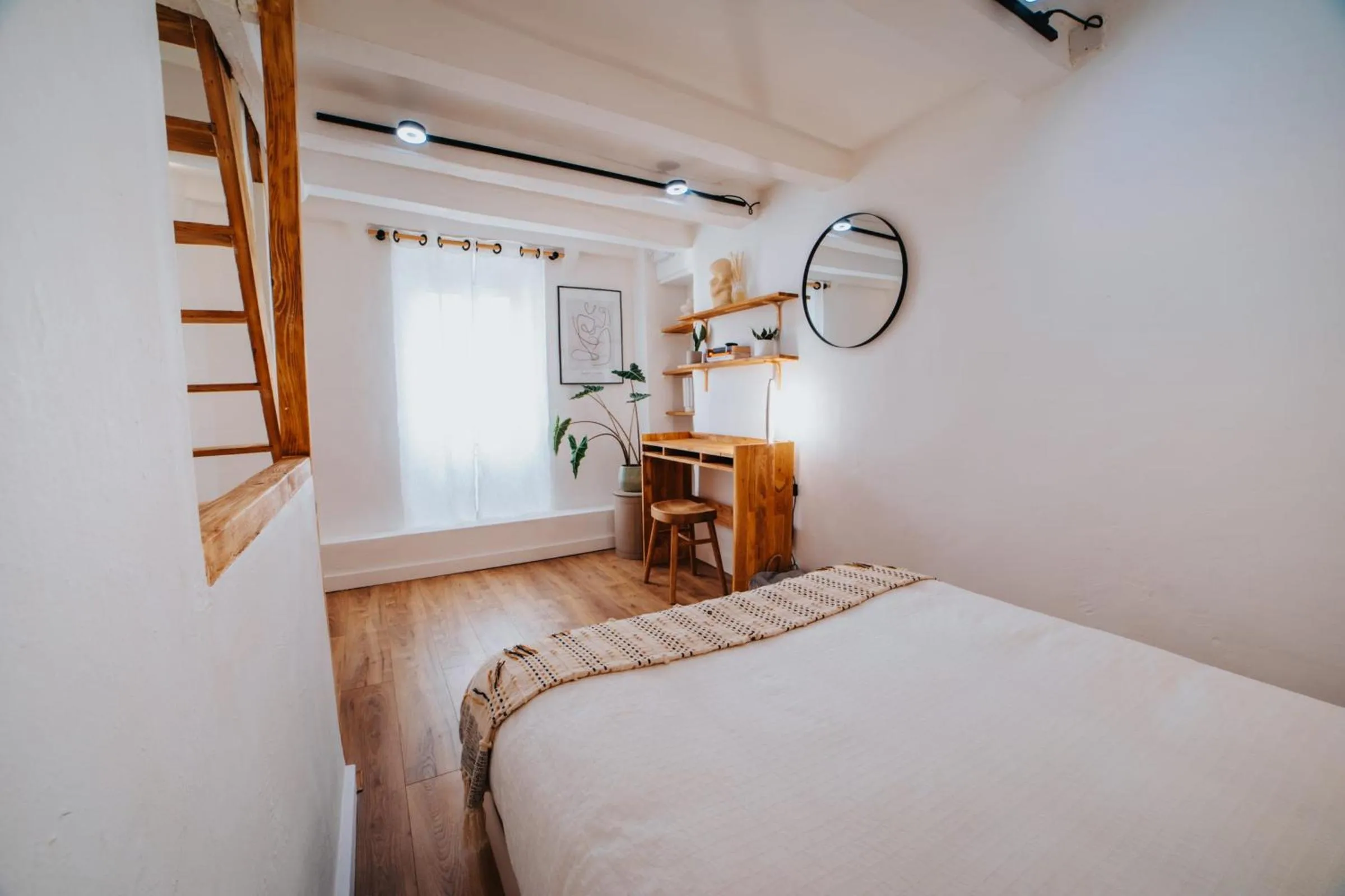 Photo of the whole room, Bed in Perfect family-oriented and recently renovated townhouse in the old Antibes