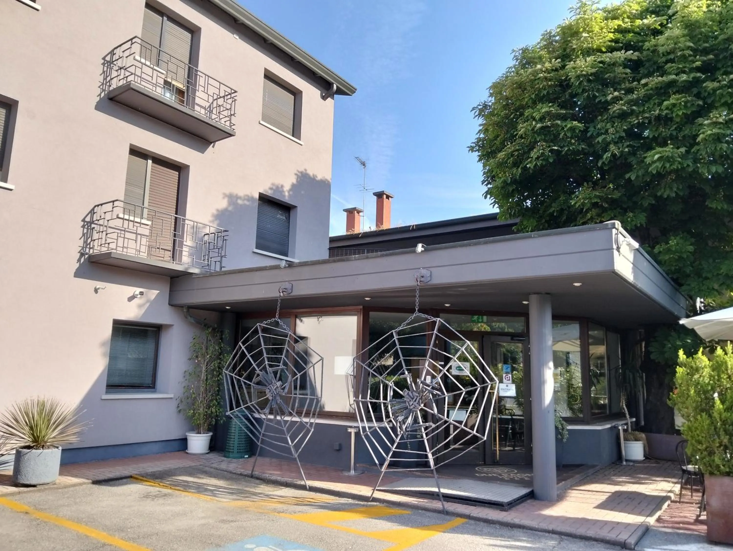 Property building in Hotel Due Ragni e Ristorante