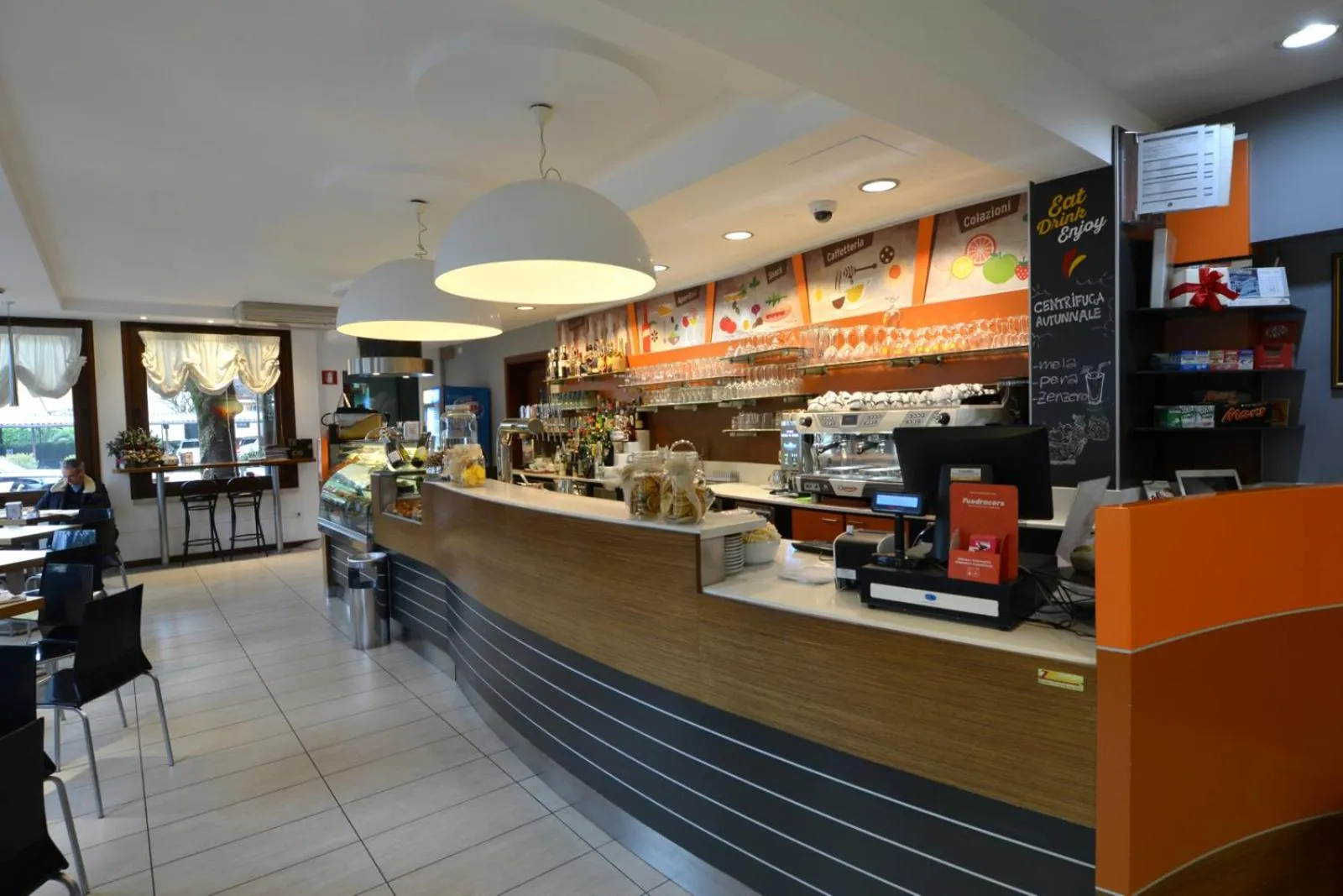 Lounge or bar in Hotel Due Ragni e Ristorante