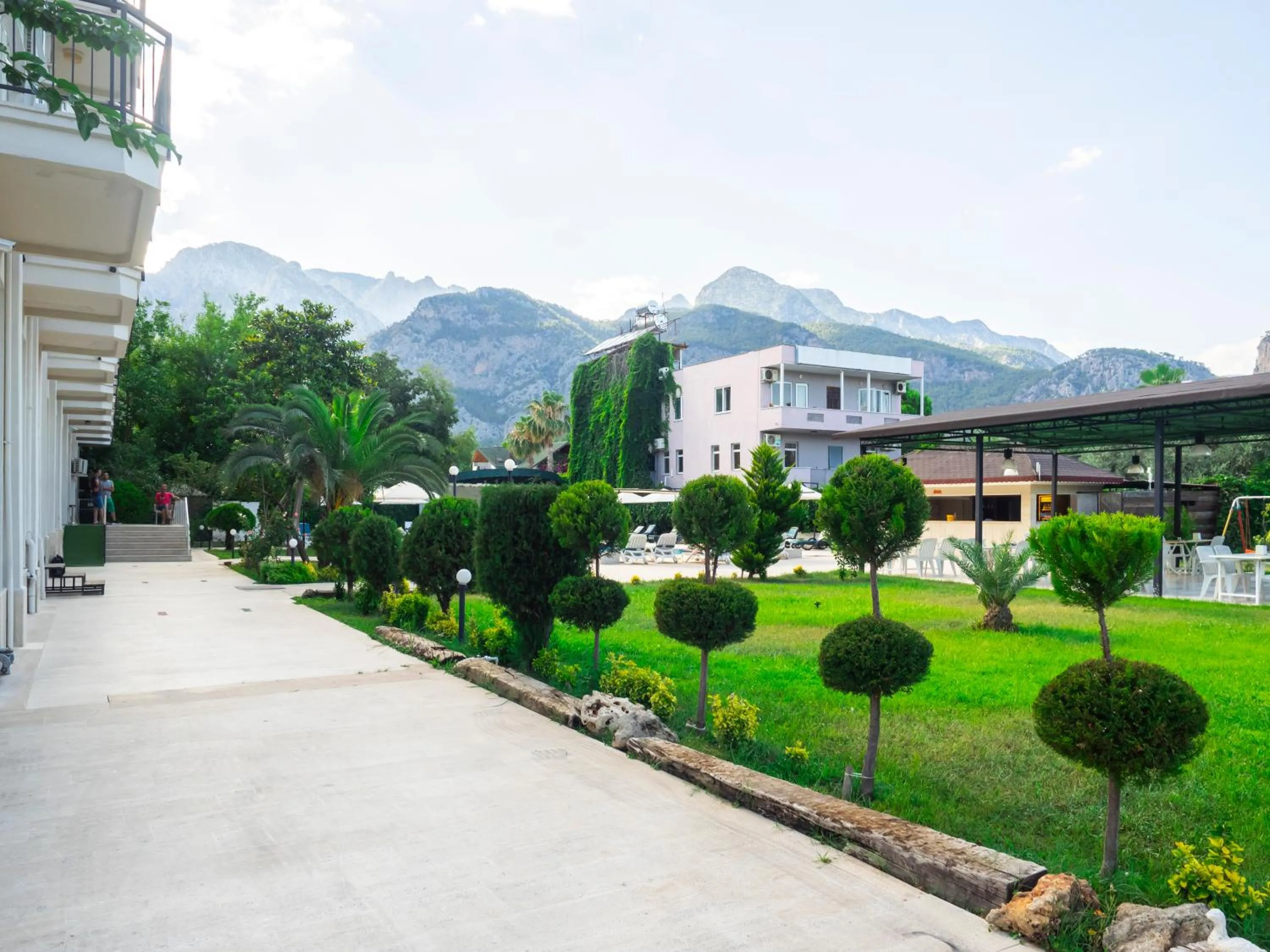 Restaurant/places to eat in Tal Beach Hotel