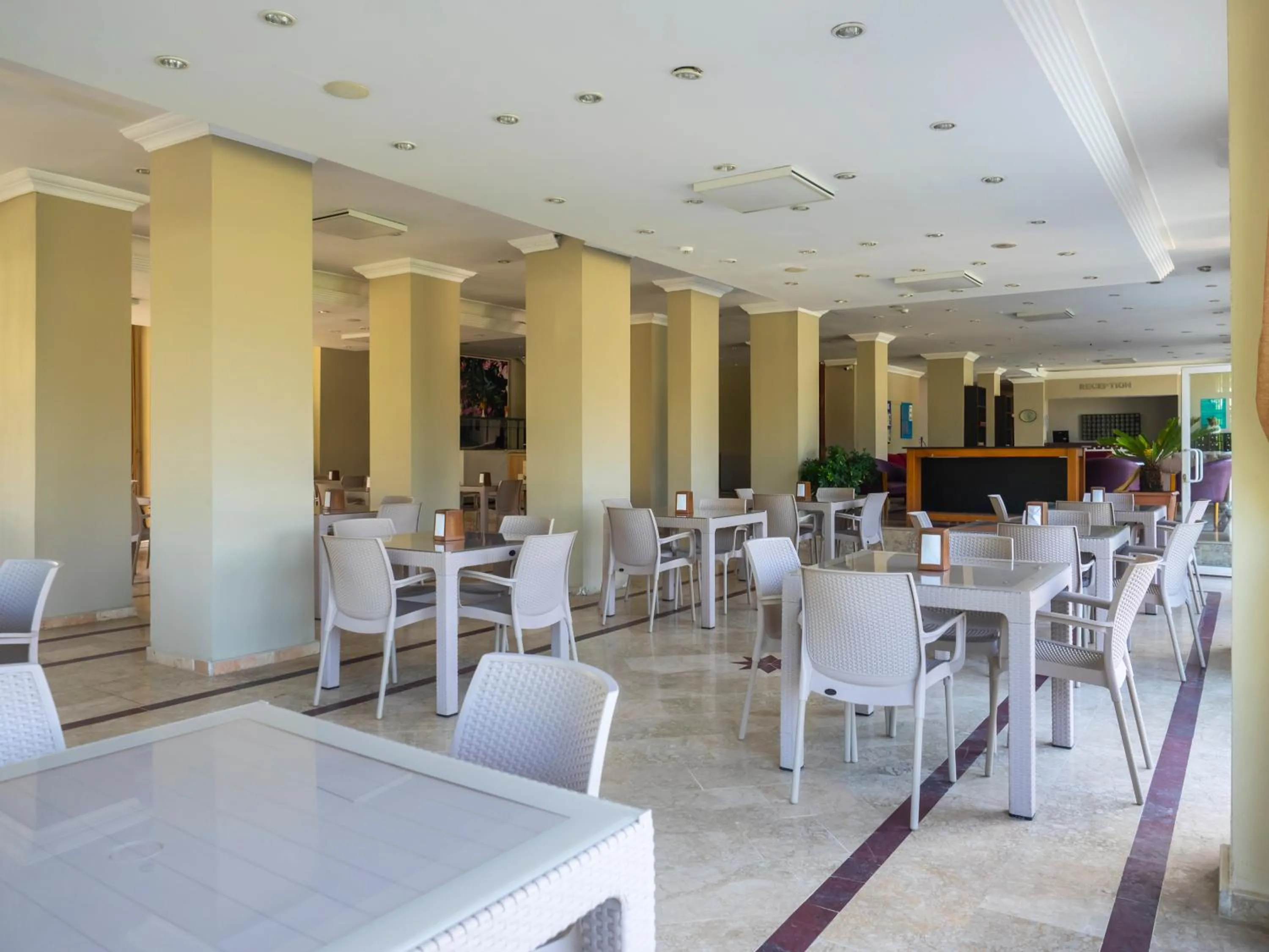 Restaurant/places to eat in Tal Beach Hotel
