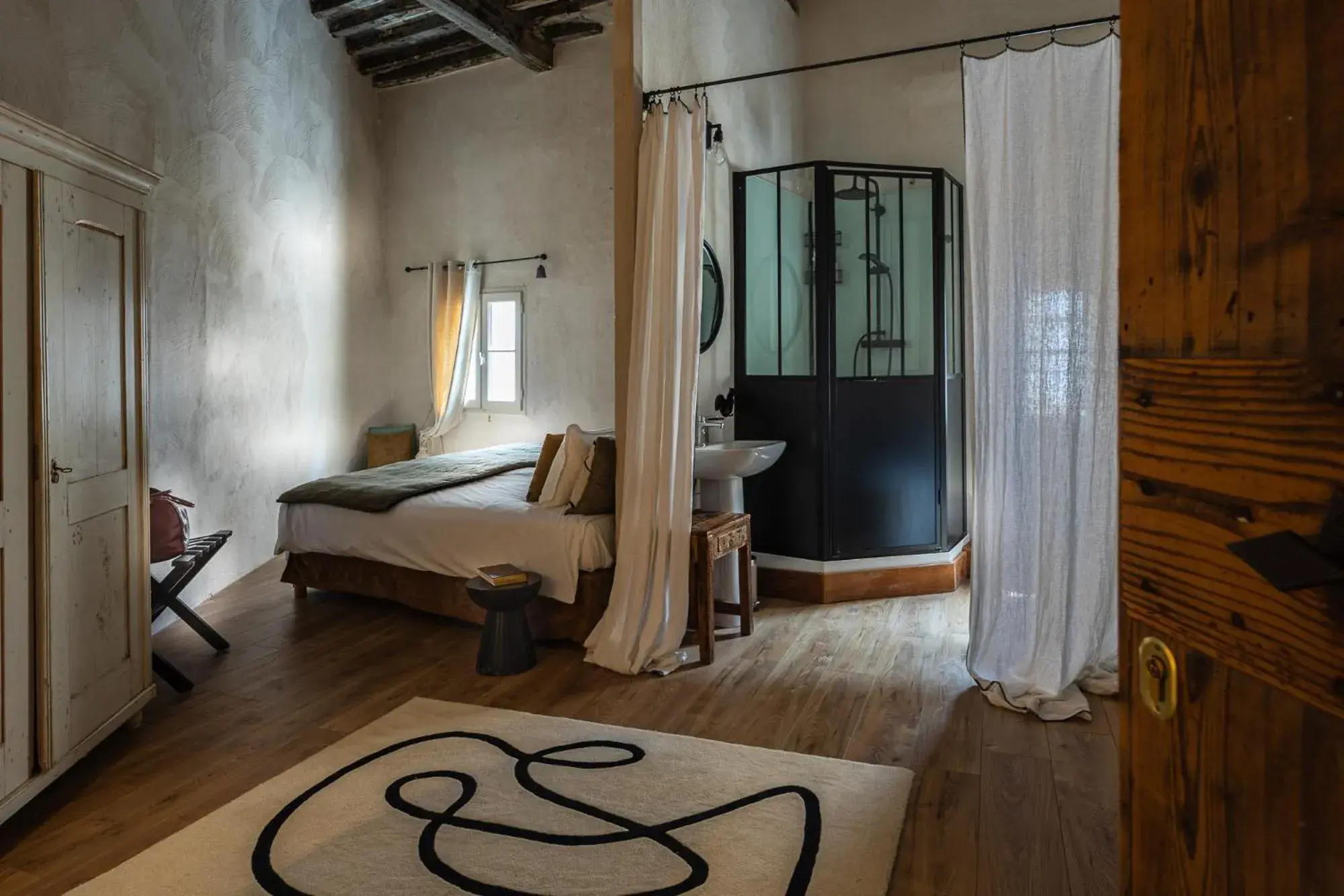 Standard Double or Twin Room - single occupancy in La Chapelle sur la Sorgue Standard Double or Twin Room - single occupancy in La Chapelle sur la Sorgue