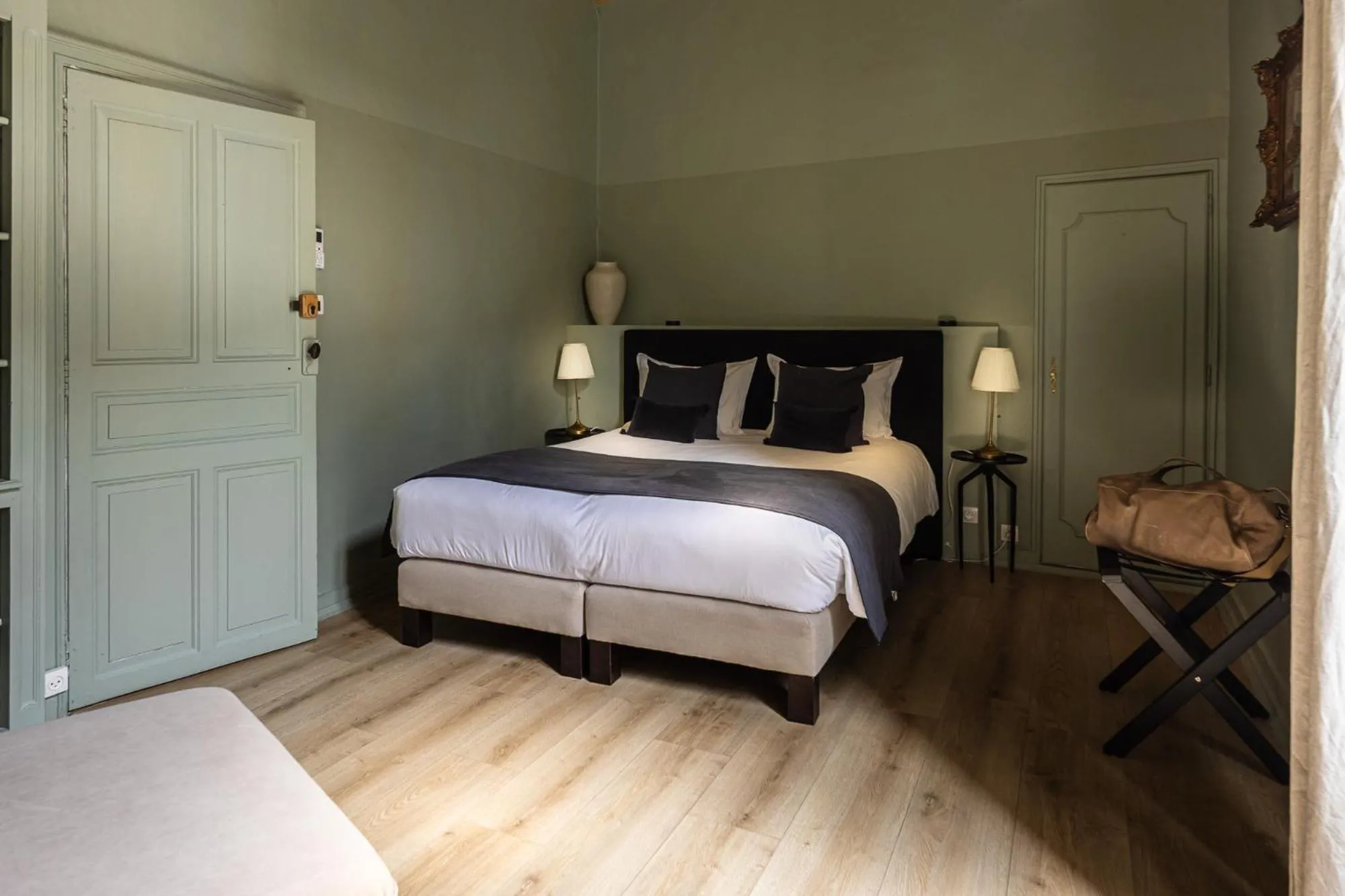 Double or Twin Room with City View - single occupancy in La Chapelle sur la Sorgue