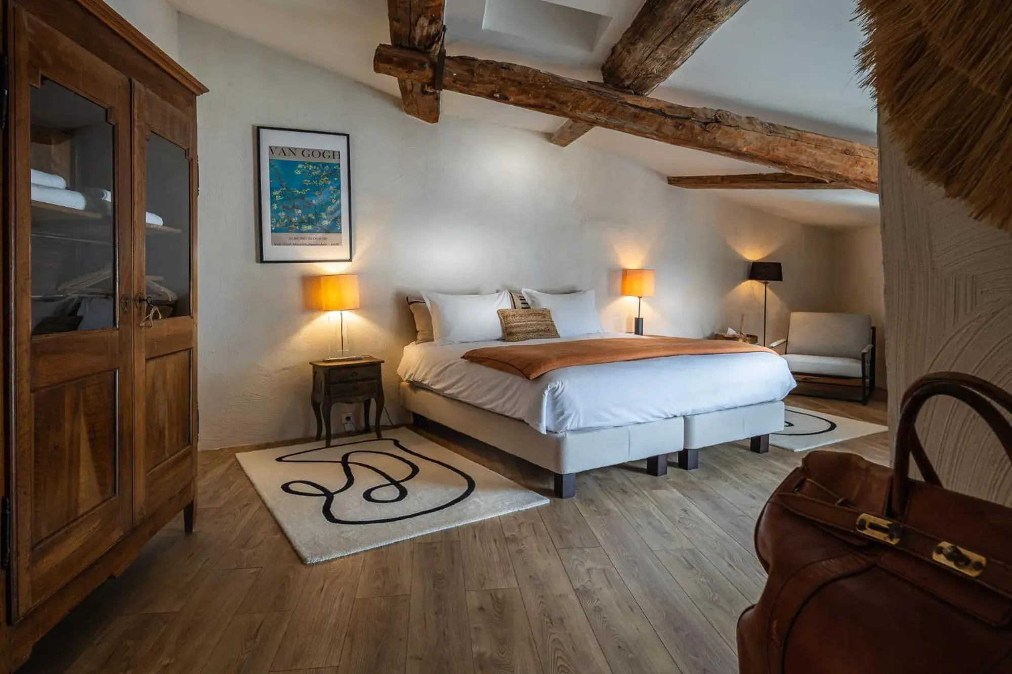 Superior Double or Twin Room with City View - single occupancy in La Chapelle sur la Sorgue Superior Double or Twin Room with City View - single occupancy in La Chapelle sur la Sorgue