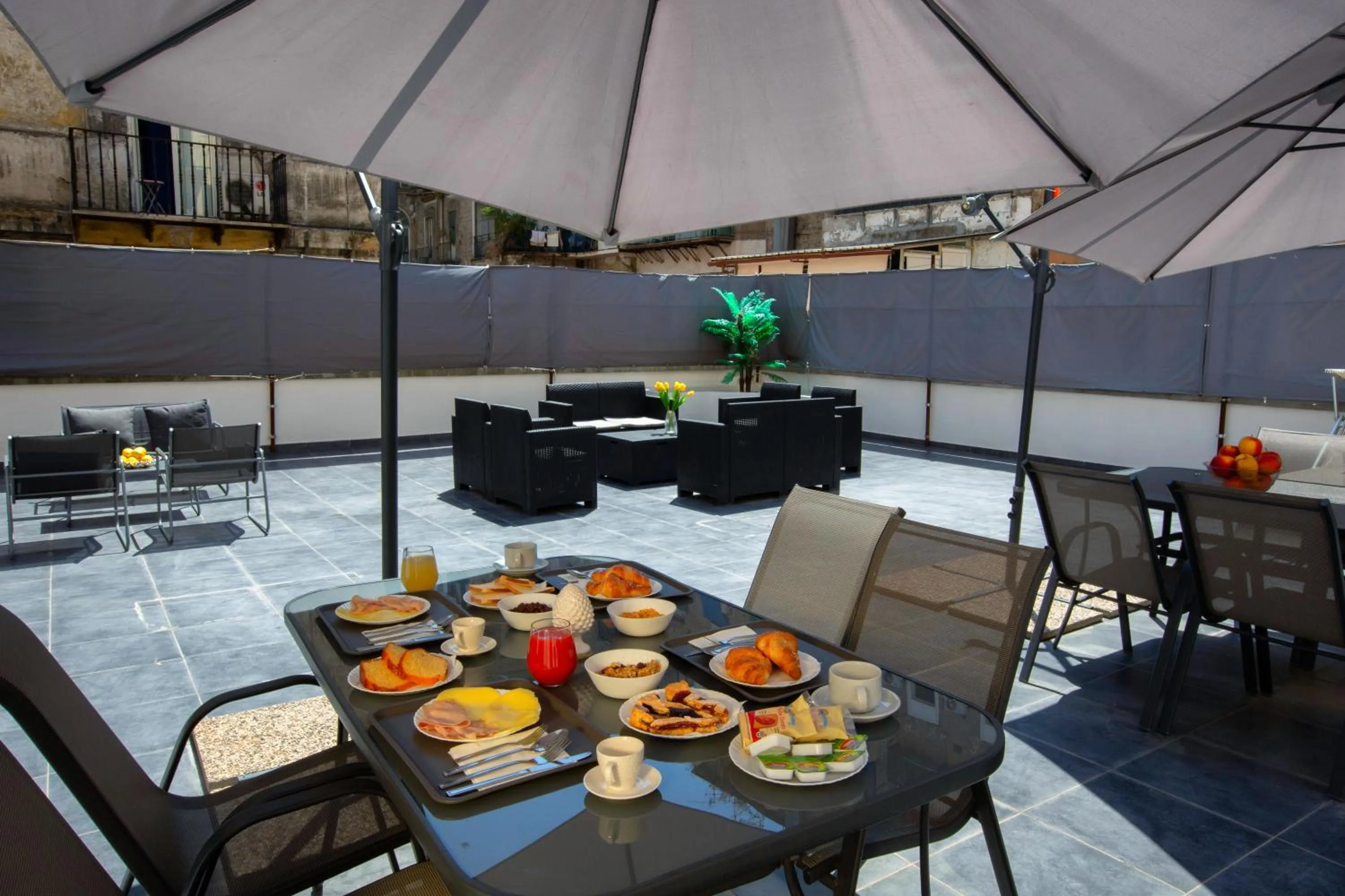 Balcony/Terrace in ROYAL ROOMS STATION NAPOLI