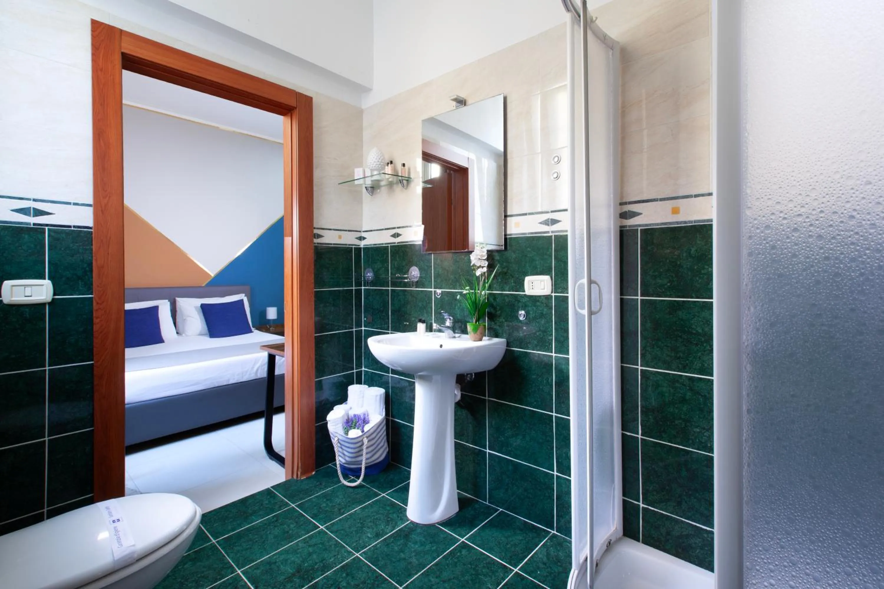 Bathroom in ROYAL ROOMS STATION NAPOLI