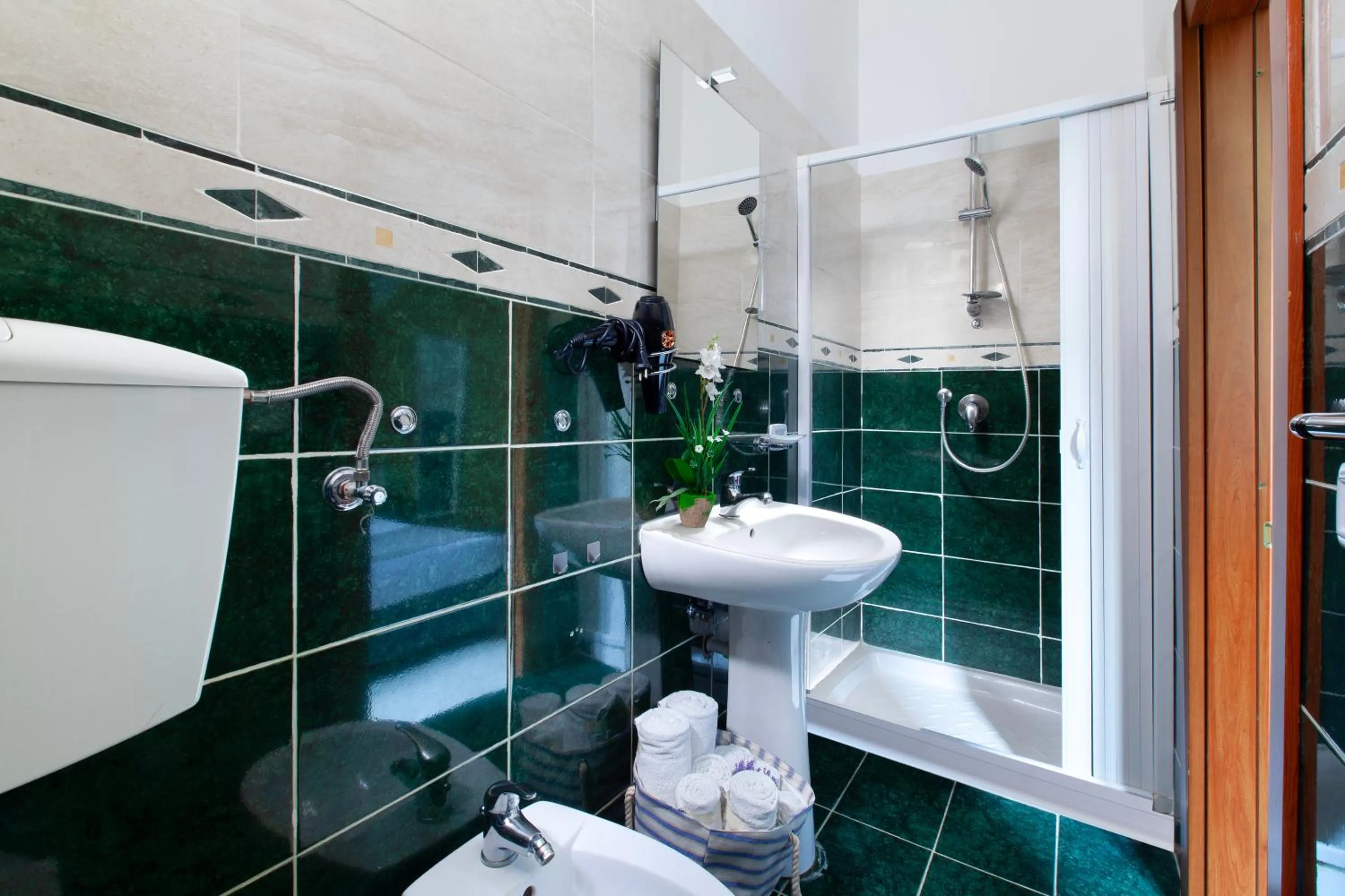 Bathroom in ROYAL ROOMS STATION NAPOLI